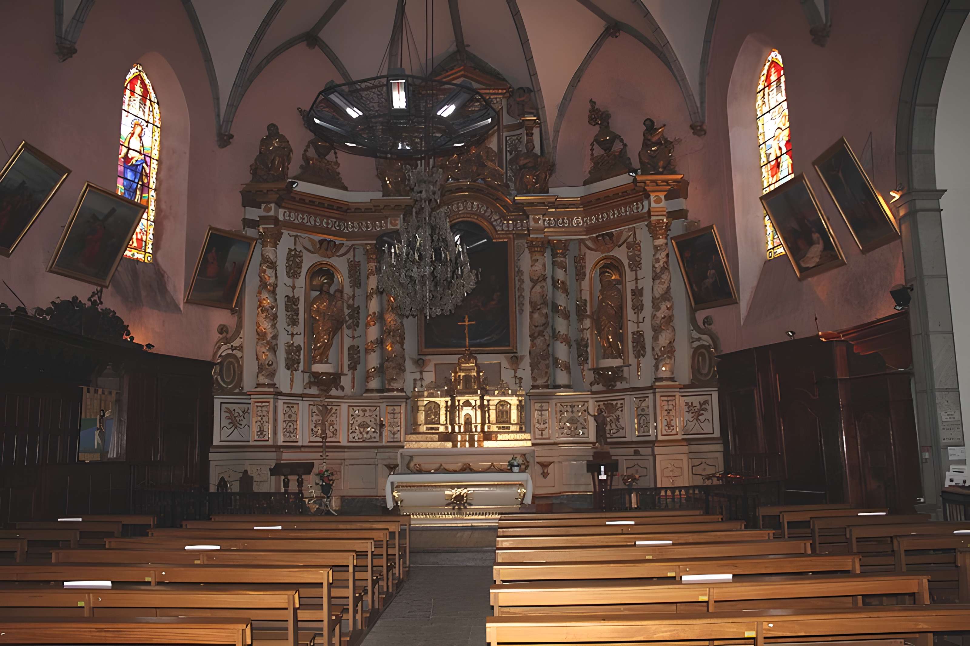 Eglise paroissiale et restes du cloître