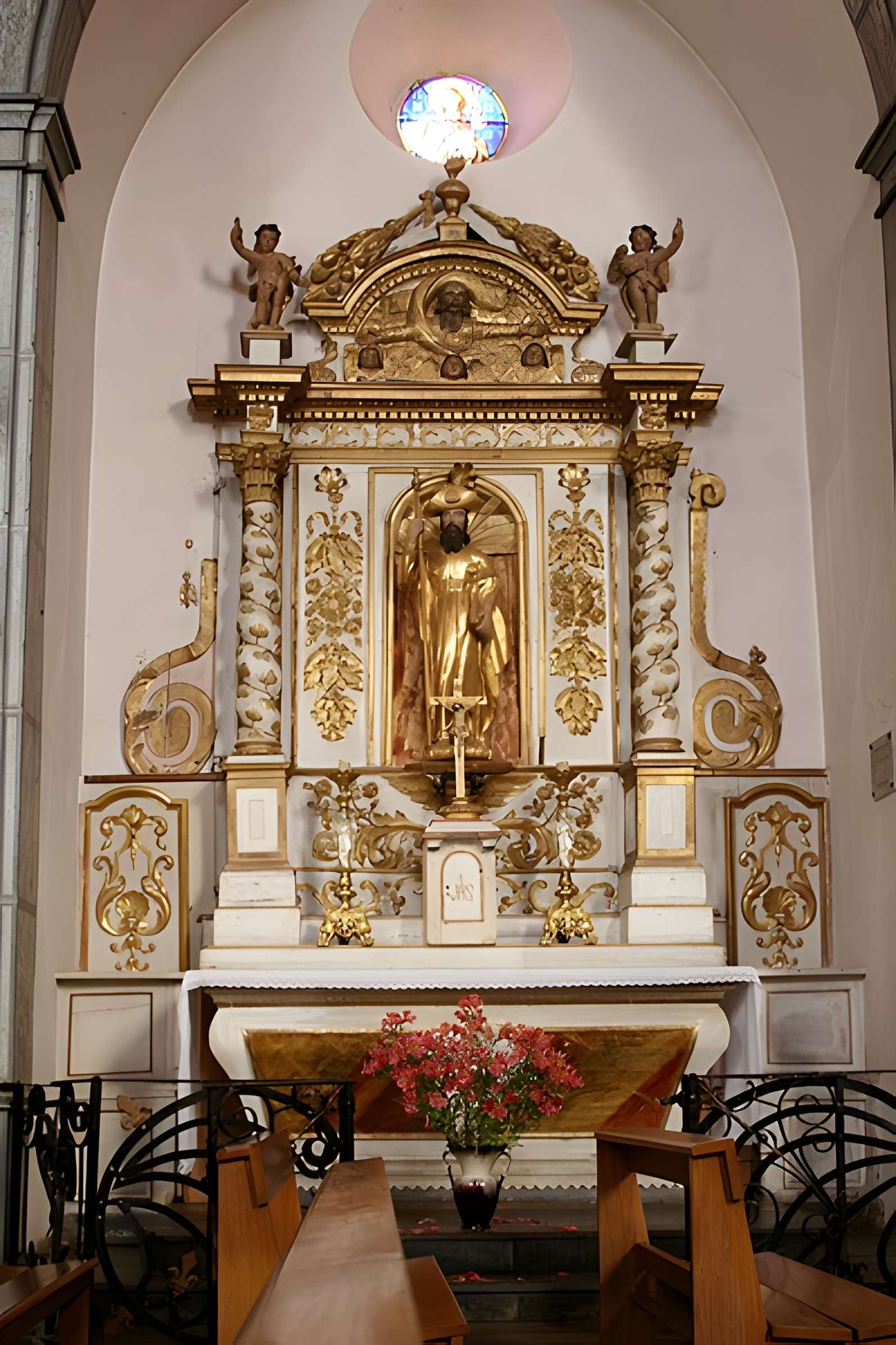 Eglise paroissiale et restes du cloître
