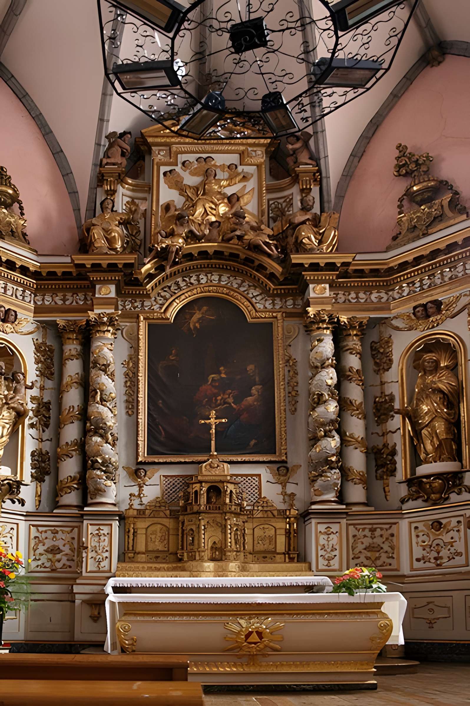 Eglise paroissiale et restes du cloître