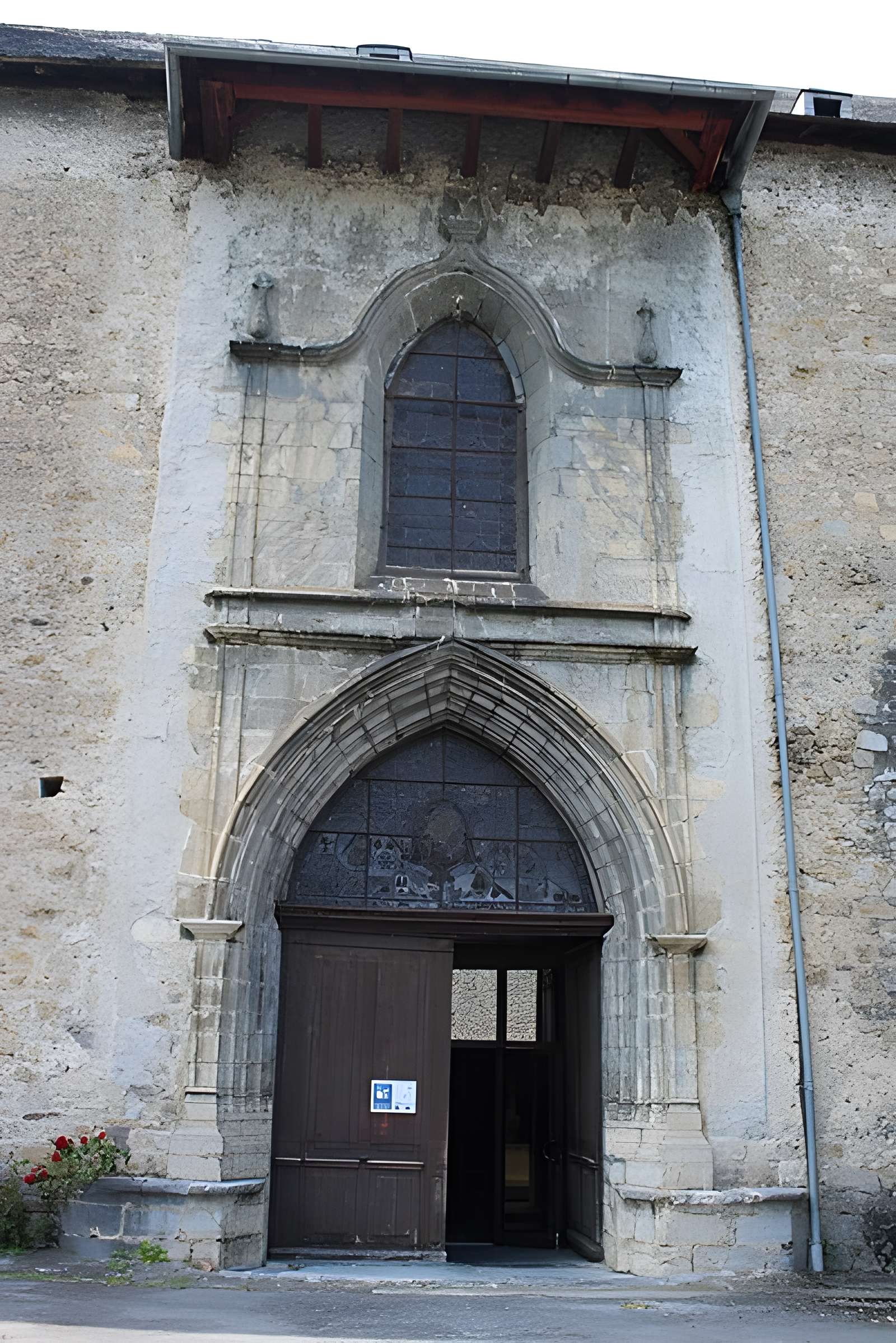 Eglise paroissiale et restes du cloître