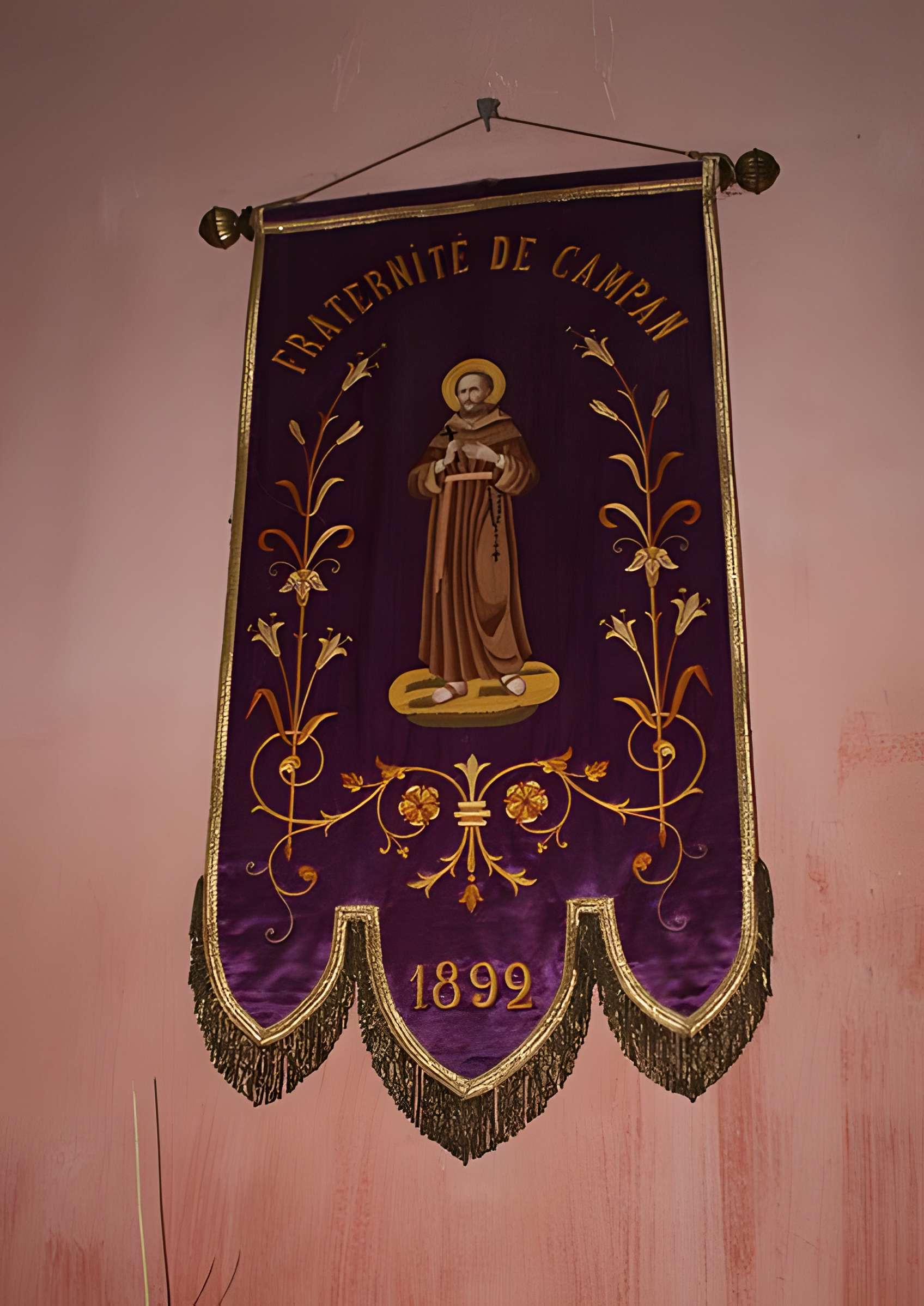 Eglise paroissiale et restes du cloître