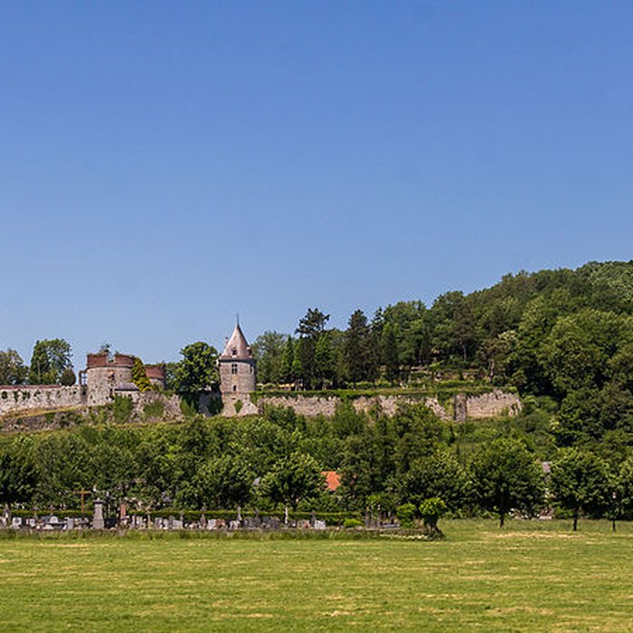 Photo de Église Saint-Jean-Baptiste de Hierges et croix