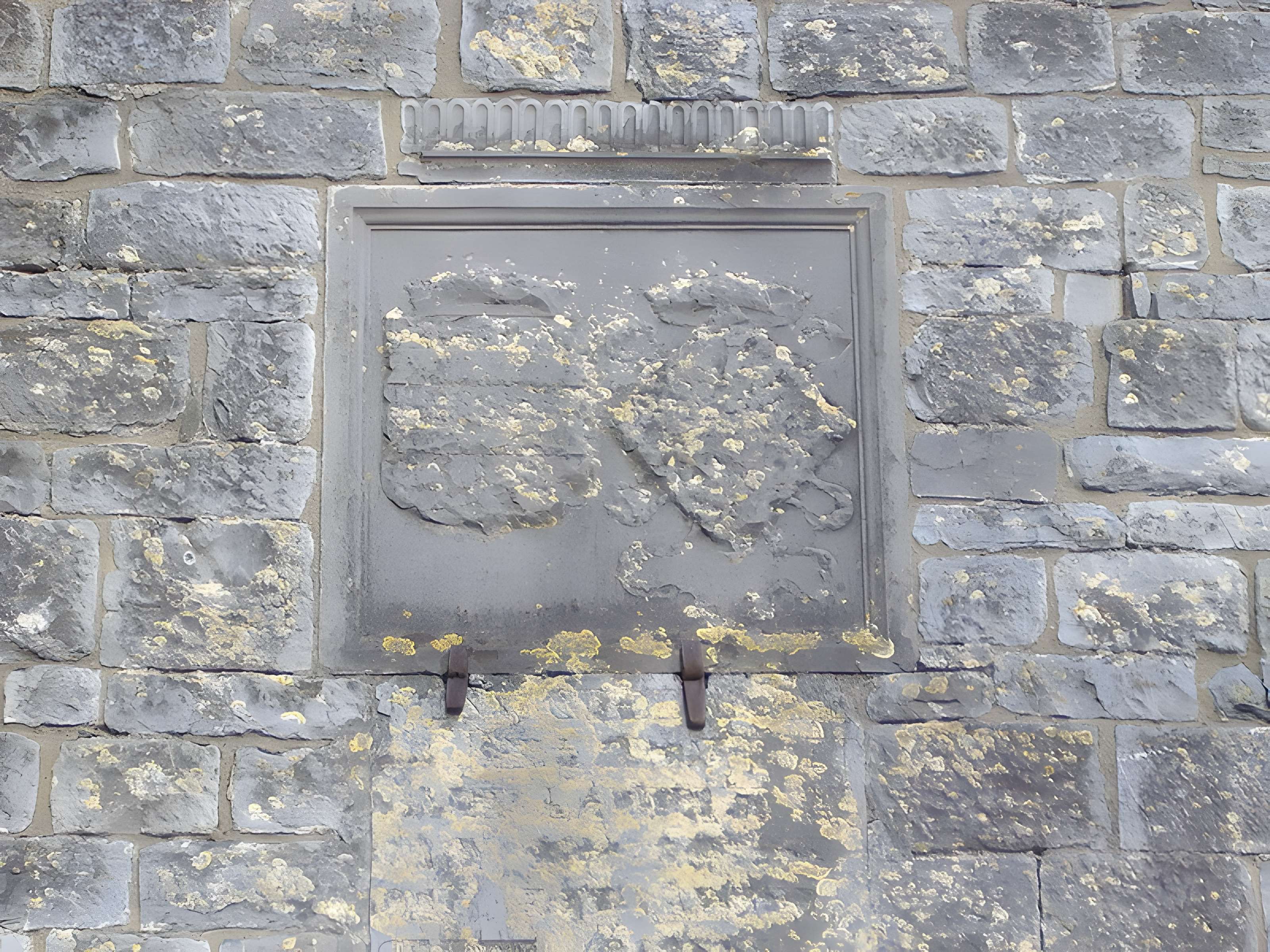 Église Saint-Jean-Baptiste de Hierges et croix