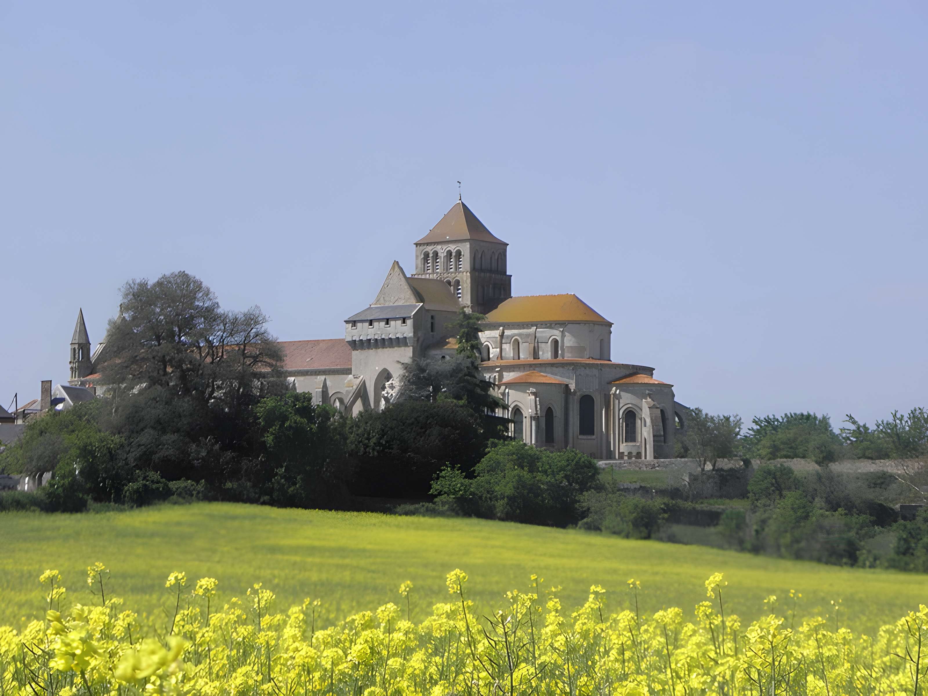 Abbaye Saint-Jouin de Marnes