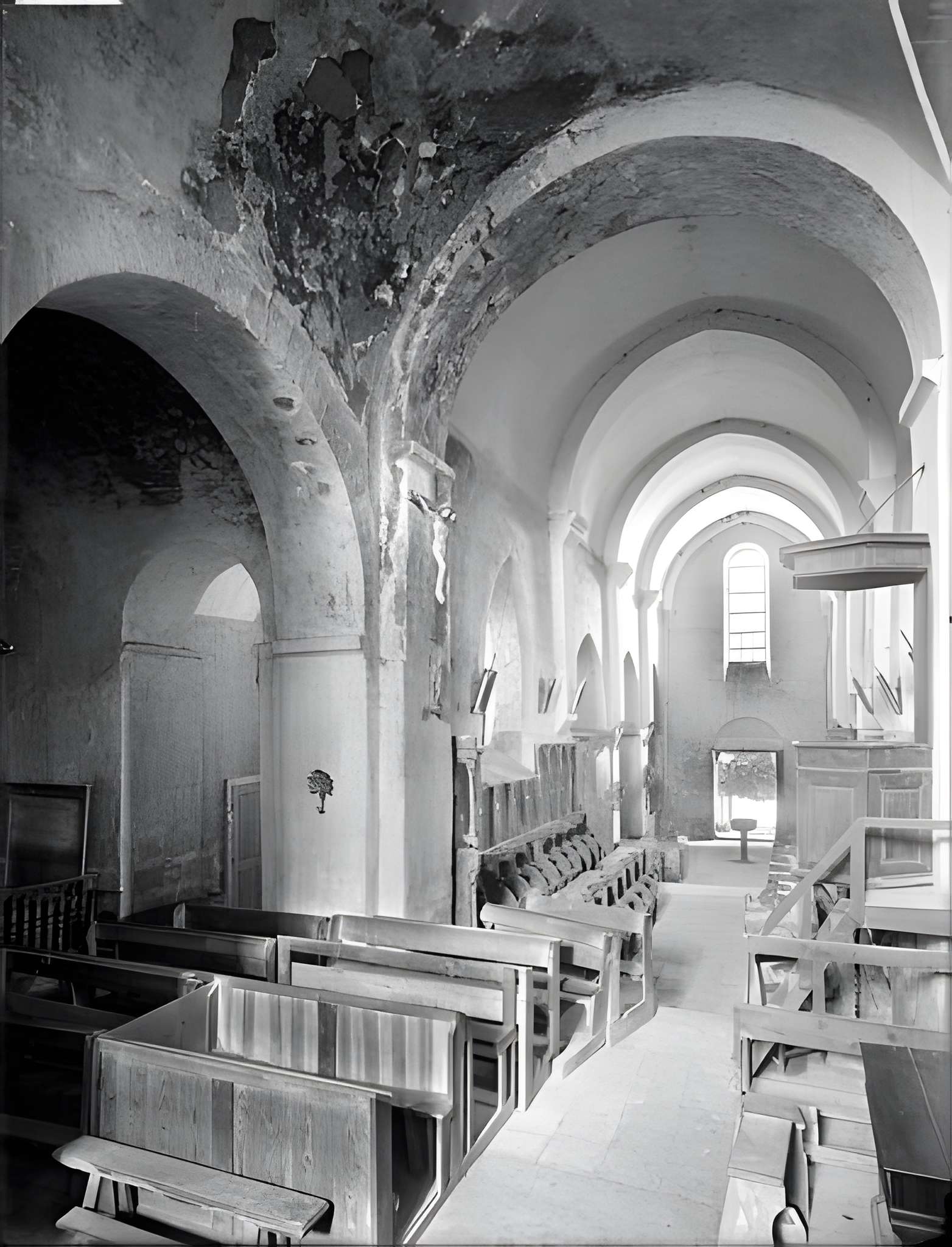 Église Saint-Jean-Evangeliste de Bard-le-Régulier