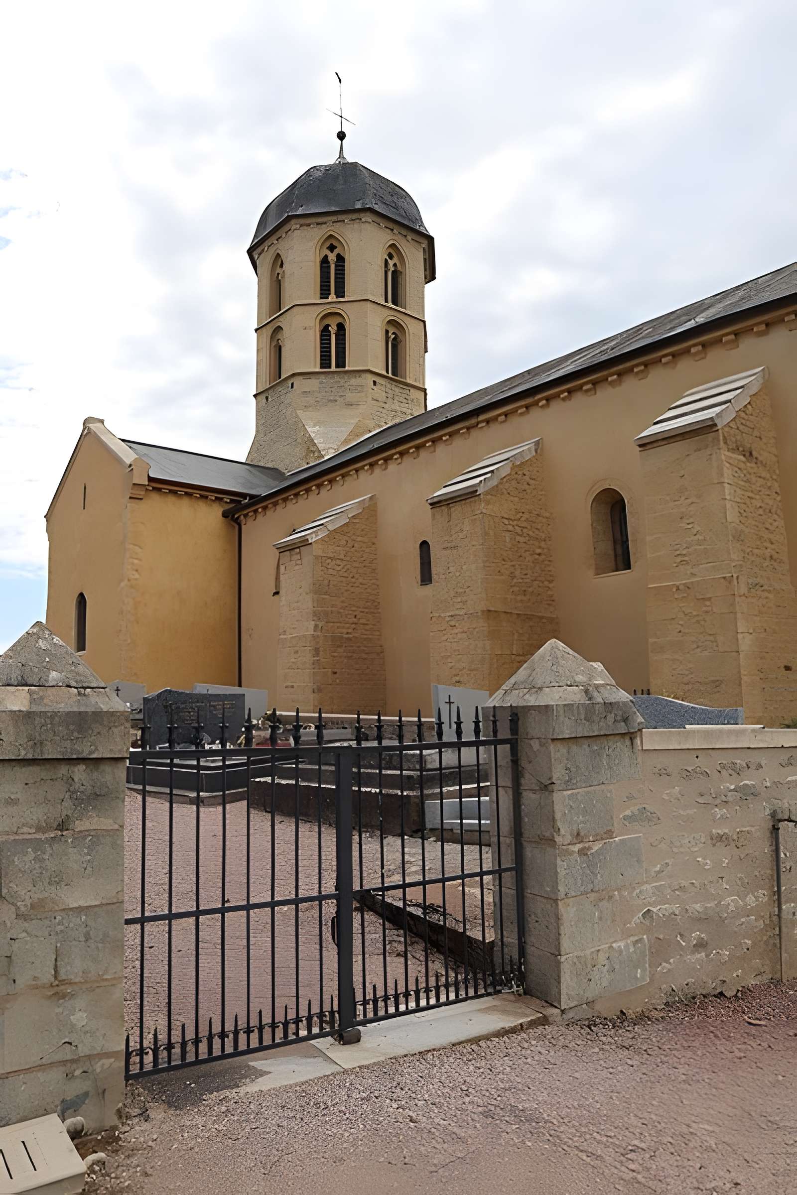 Église Saint-Jean-Evangeliste de Bard-le-Régulier