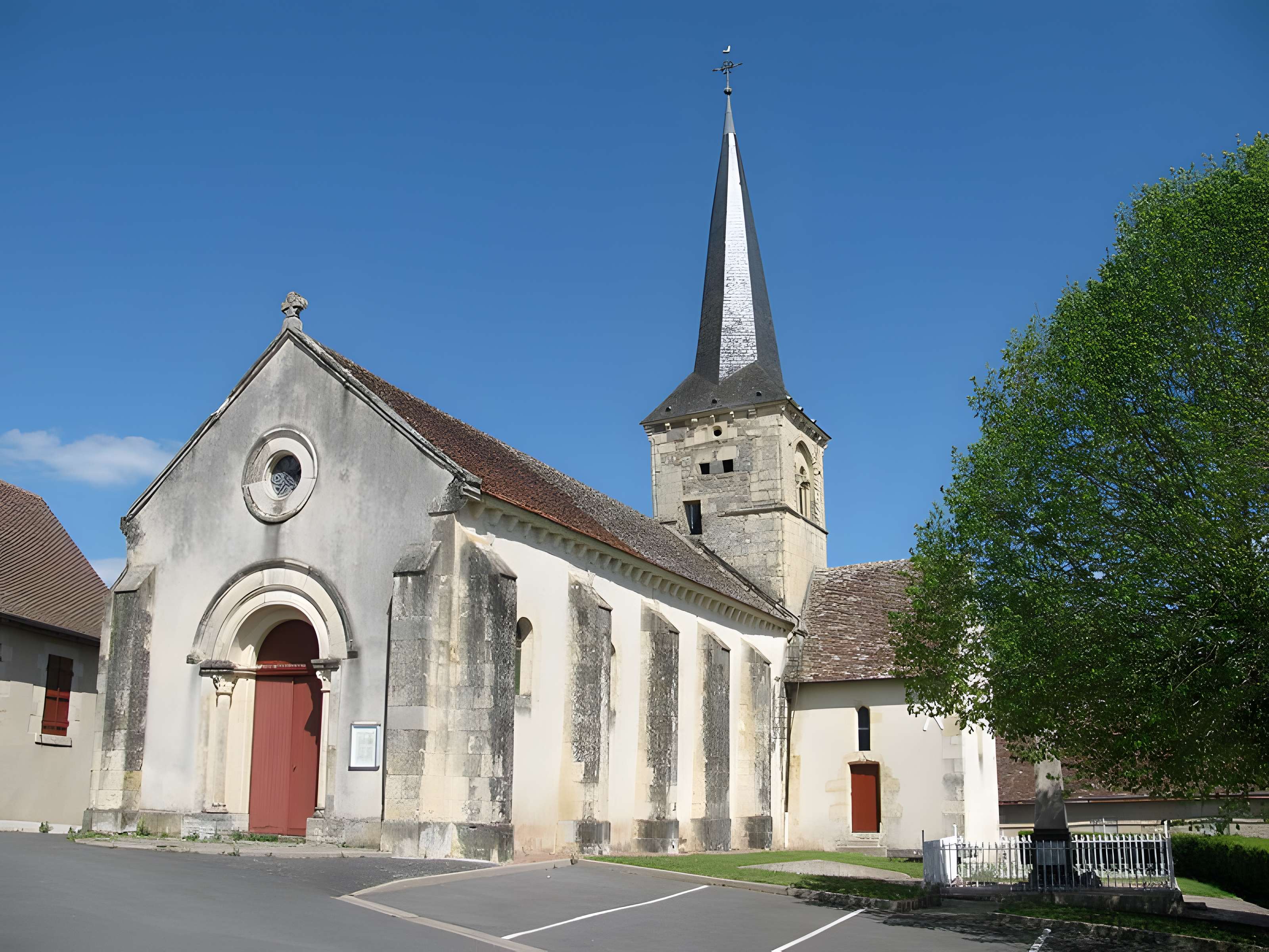 Église Saint-Julien de Fleury-sur-Loire 