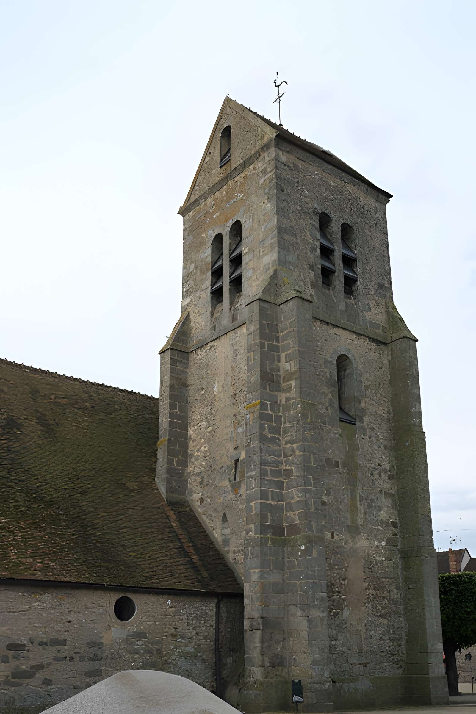 Église Saint-Julien de Réau