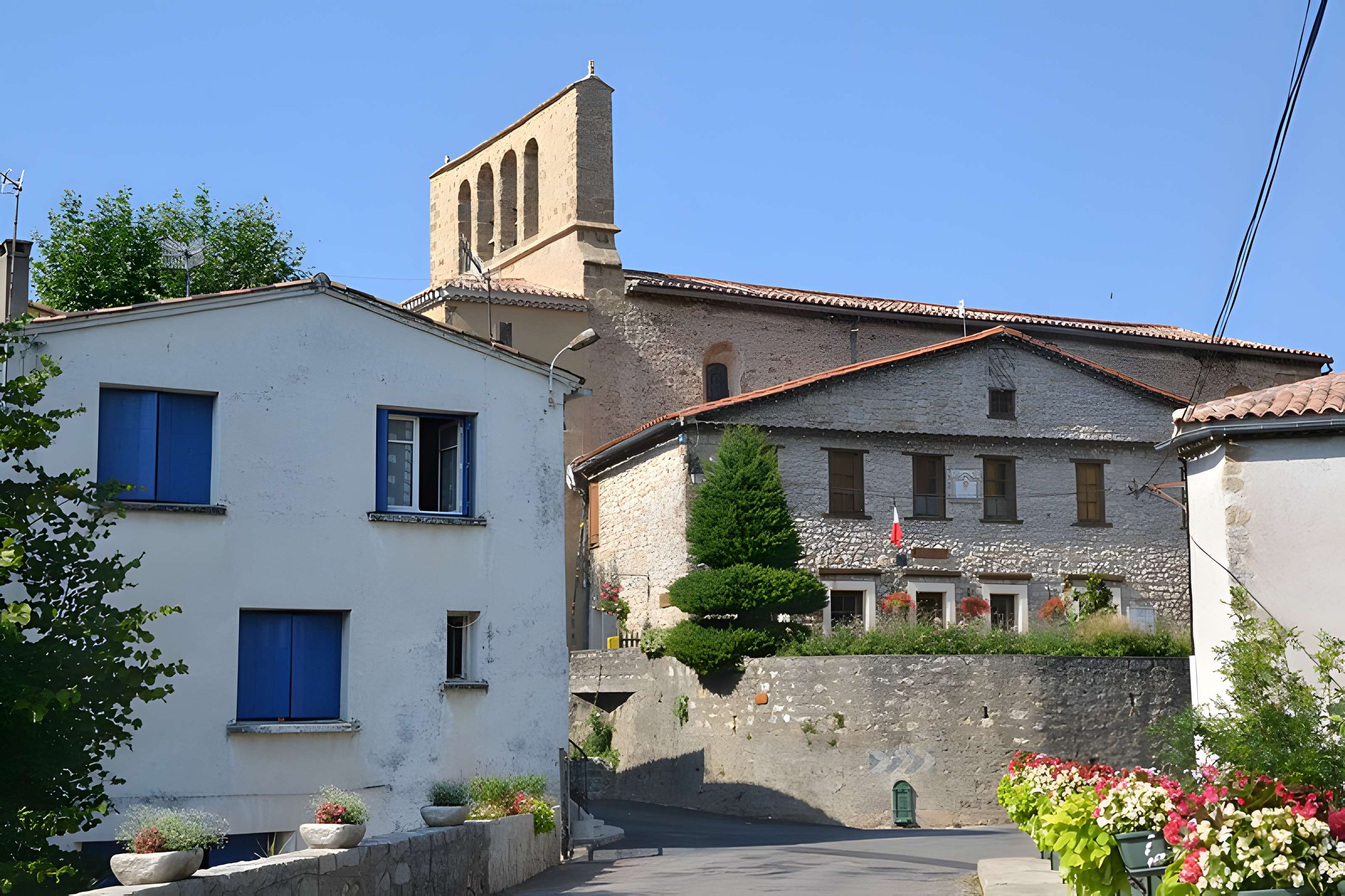 Église Saint-Julien-et-Sainte-Basilisse de Brenac