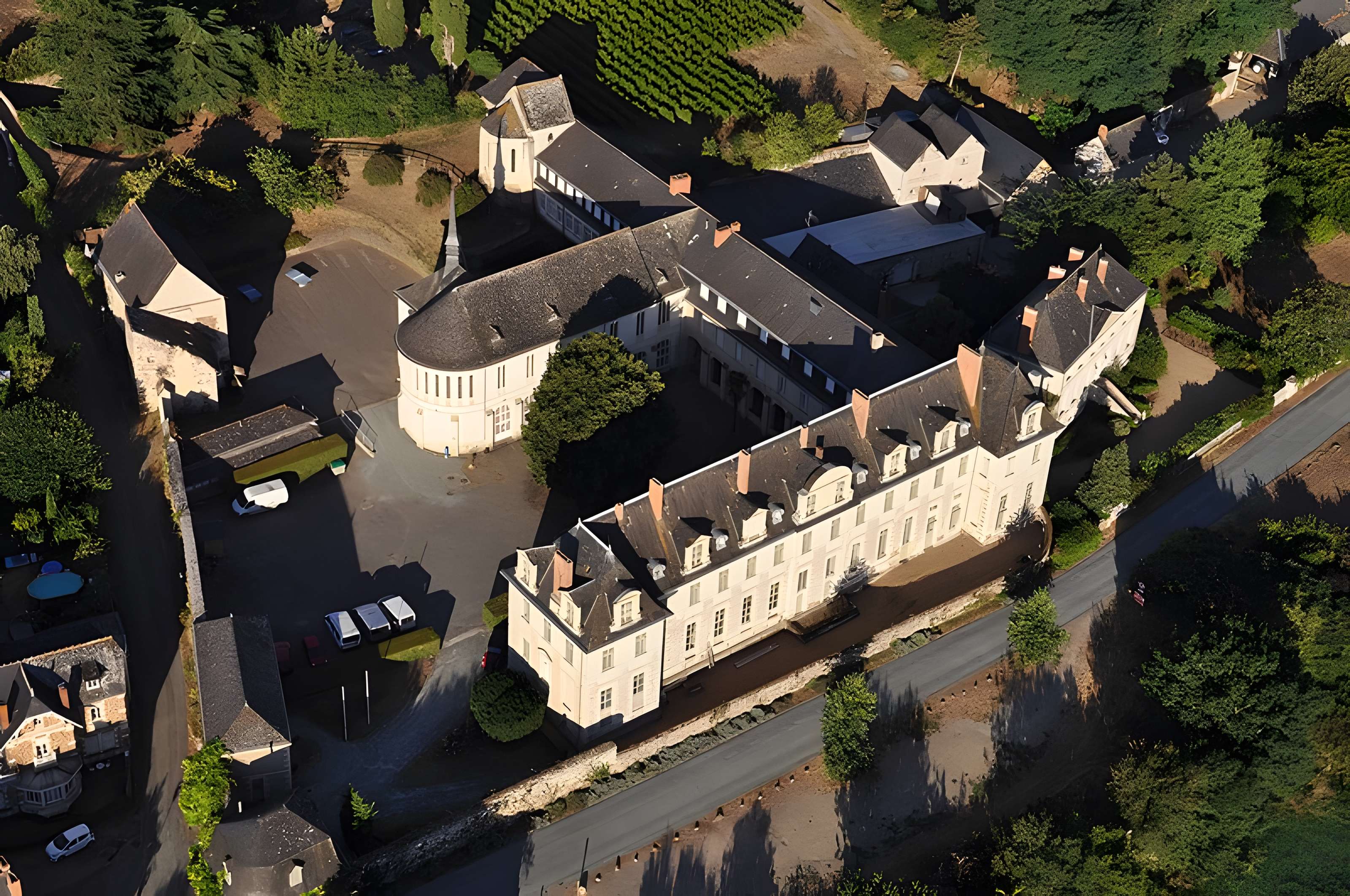 Ancienne abbaye bénédictine Saint-Maur de Glanfeuil