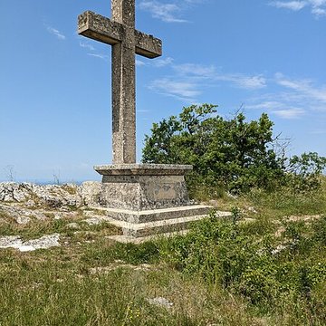 Ruines de léglise Saint-Julien-sur-Roche à Ramasse