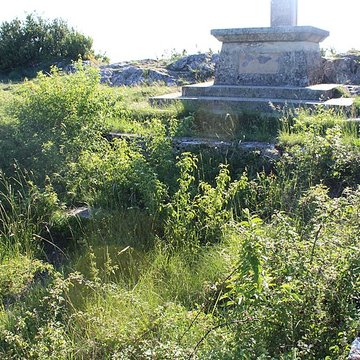 Ruines de léglise Saint-Julien-sur-Roche à Ramasse