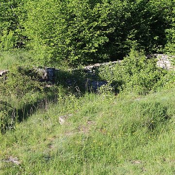 Ruines de léglise Saint-Julien-sur-Roche à Ramasse