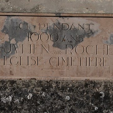Ruines de léglise Saint-Julien-sur-Roche à Ramasse