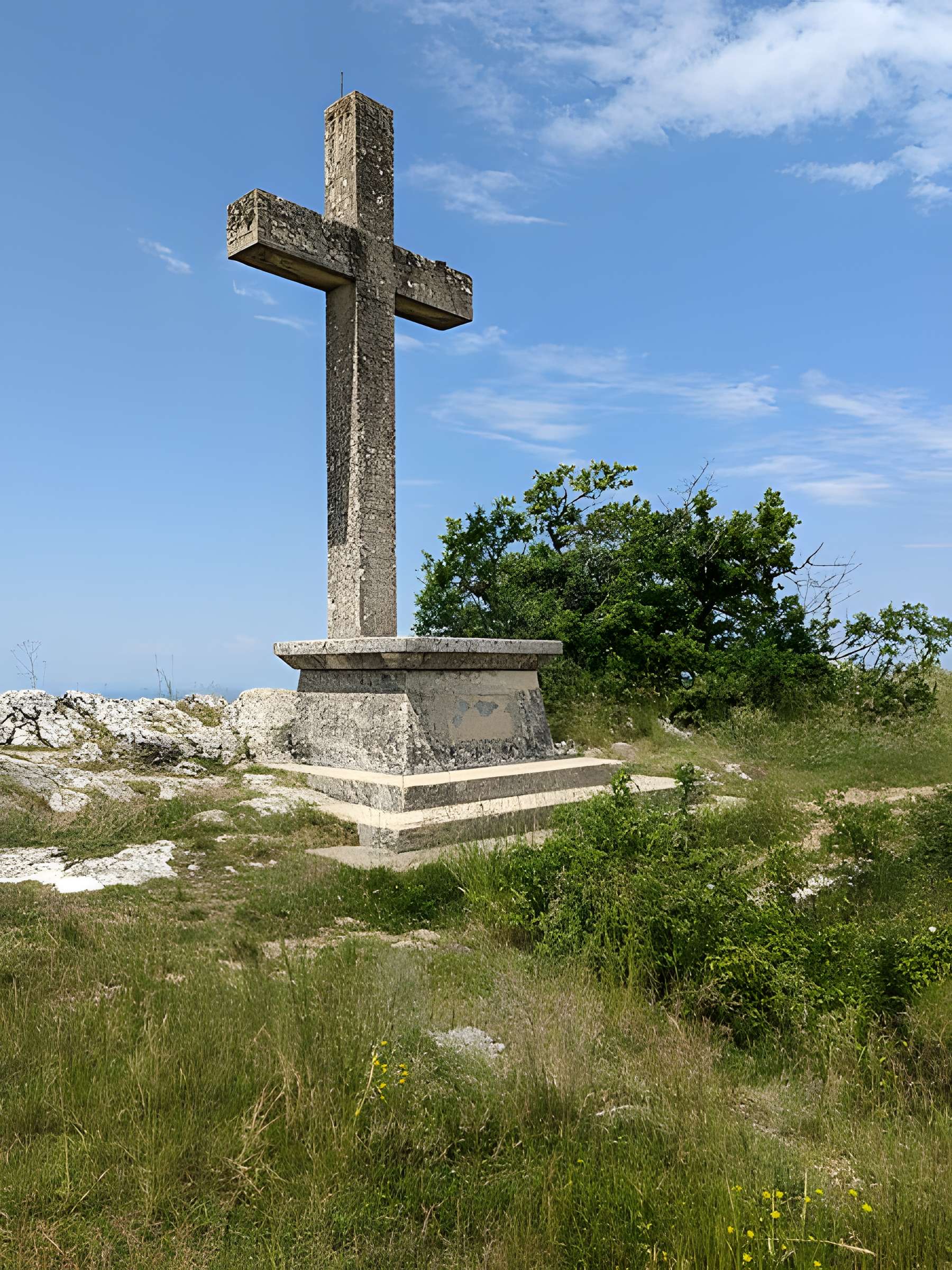 Ruines de l'église Saint-Julien-sur-Roche à Ramasse