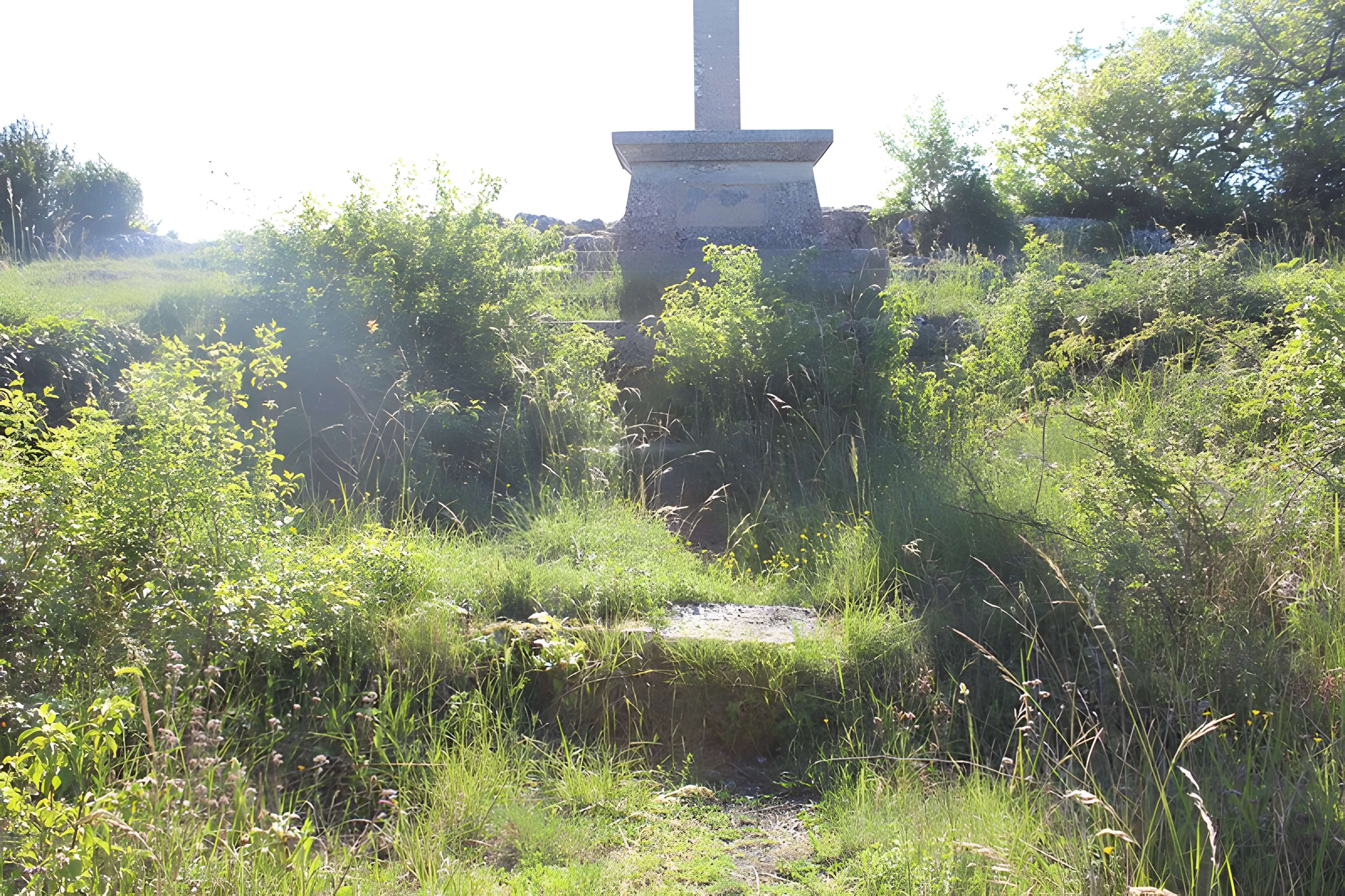 Ruines de l'église Saint-Julien-sur-Roche à Ramasse