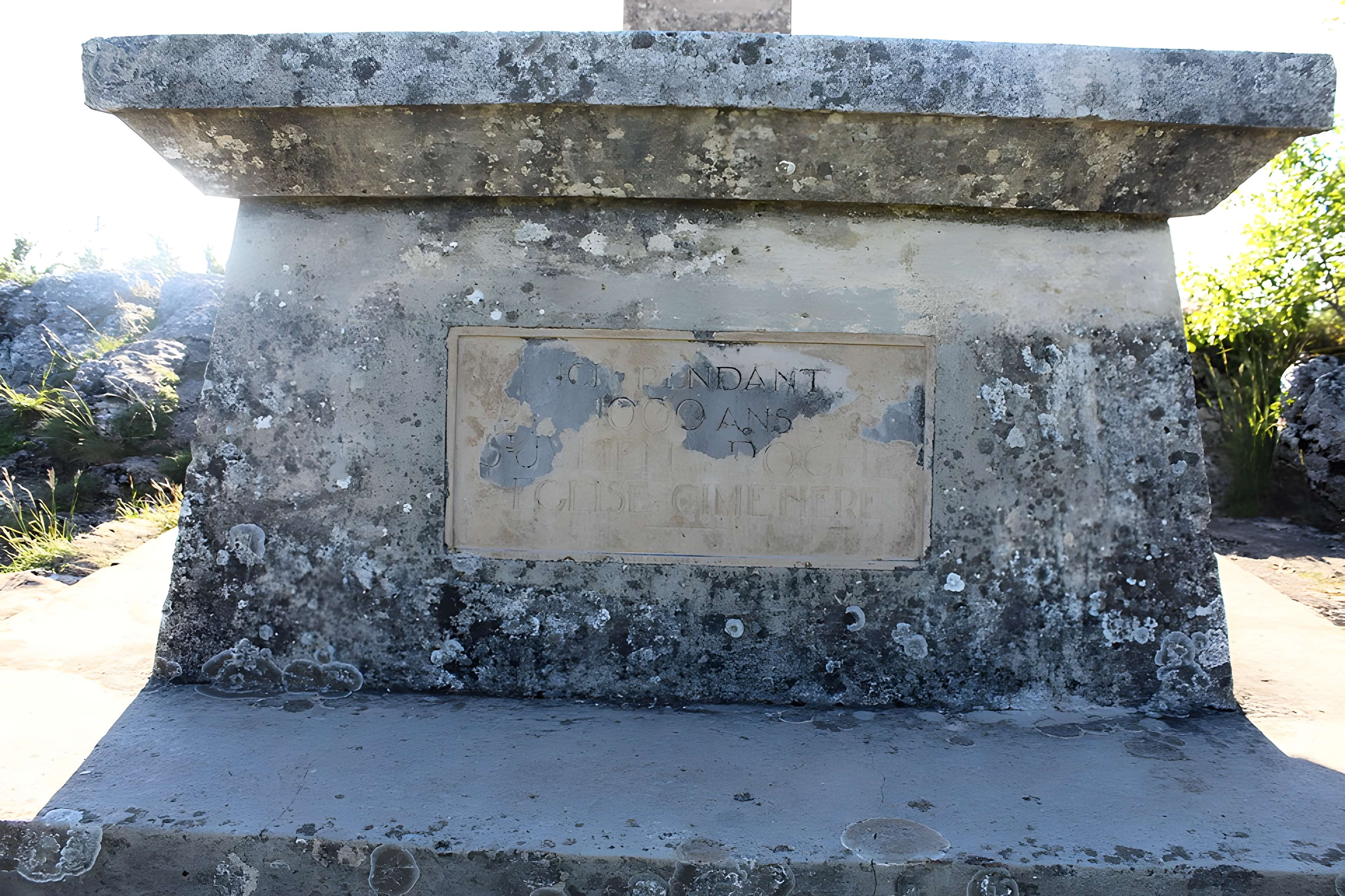 Ruines de l'église Saint-Julien-sur-Roche à Ramasse