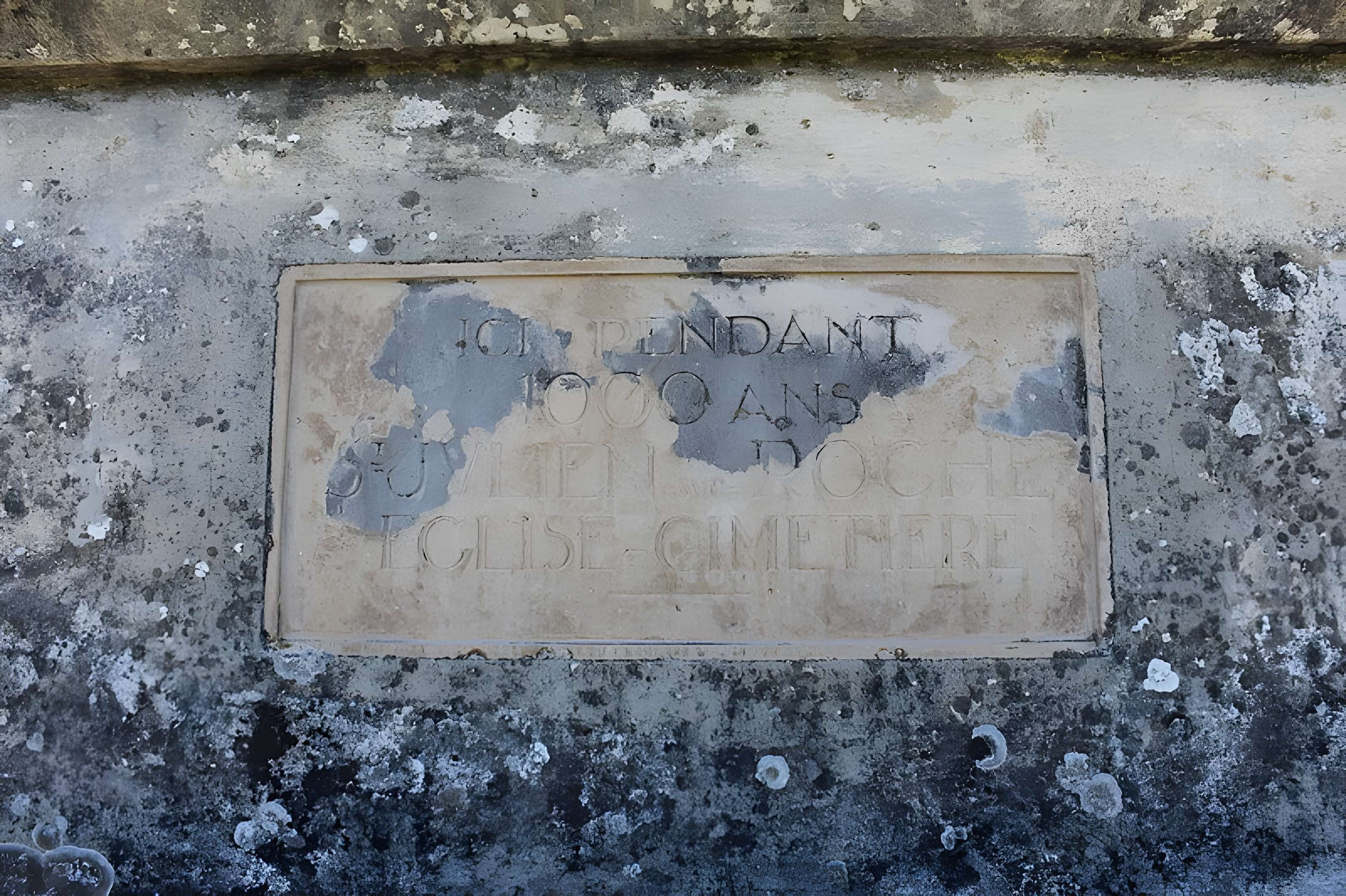 Ruines de l'église Saint-Julien-sur-Roche à Ramasse