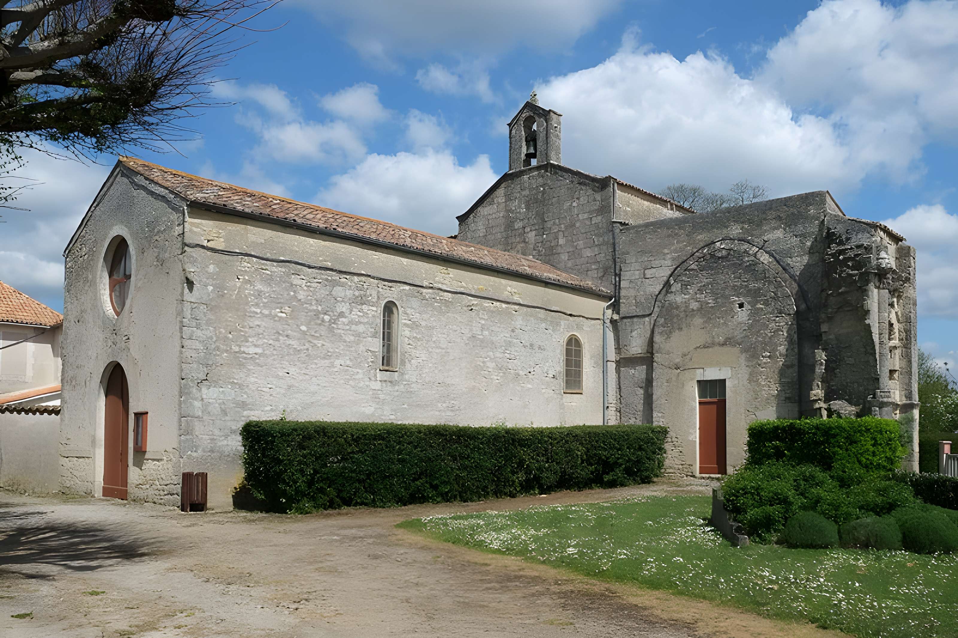 Église Saint-Laurent de Bouhet