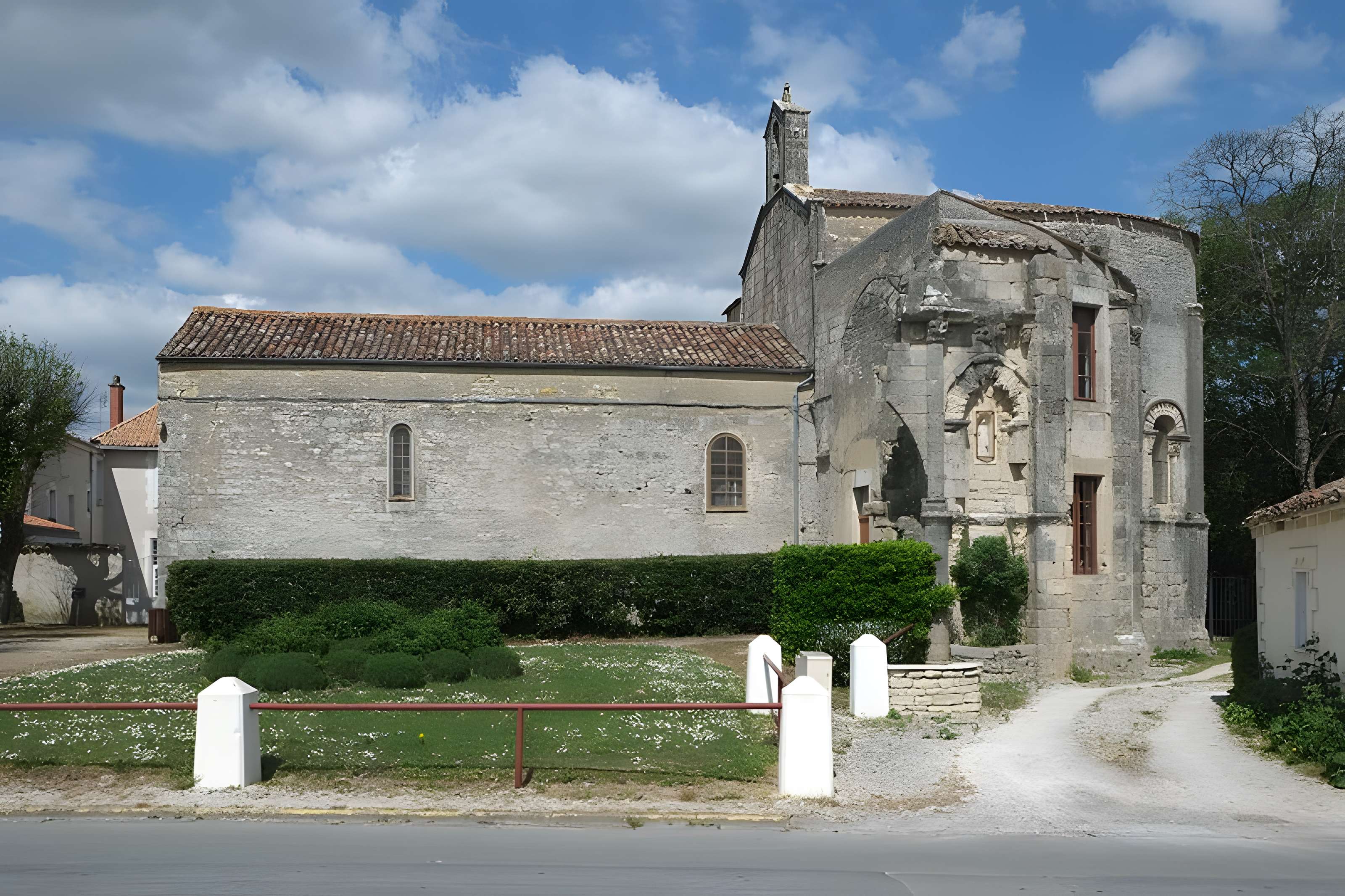 Église Saint-Laurent de Bouhet