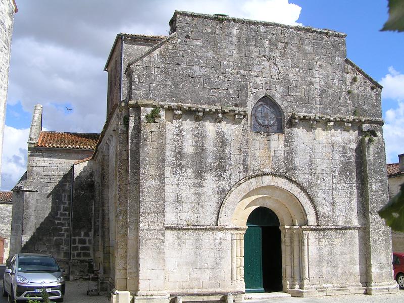 Église Saint-Laurent de Neuvicq-le-Château