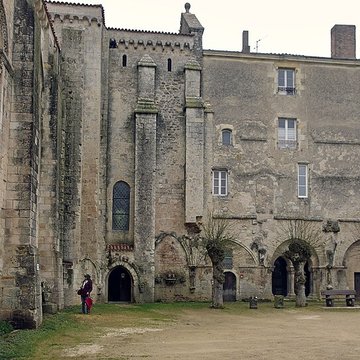Abbaye Saint-Pierre dAirvault