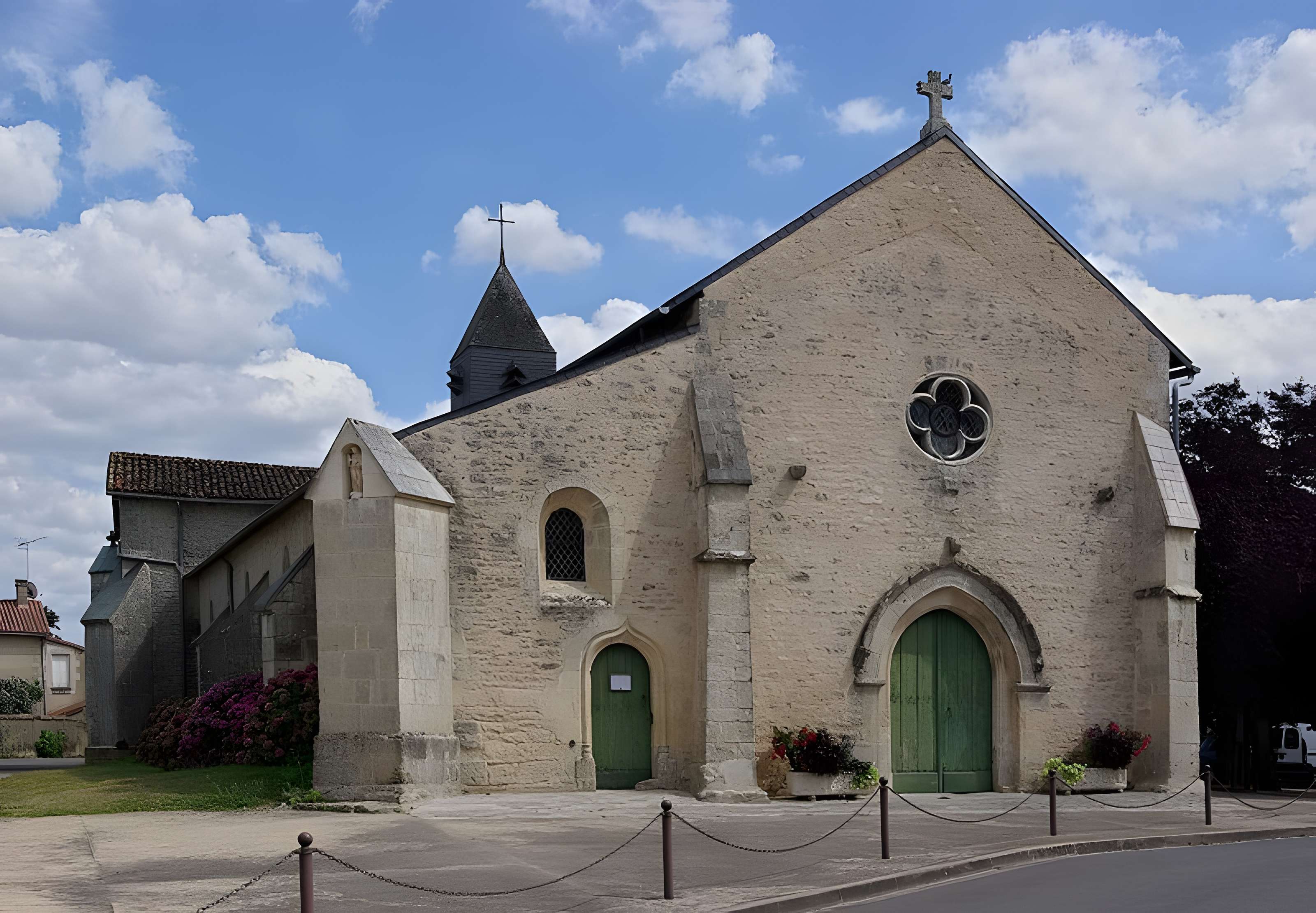 Église Saint-Laurent de Romagne 