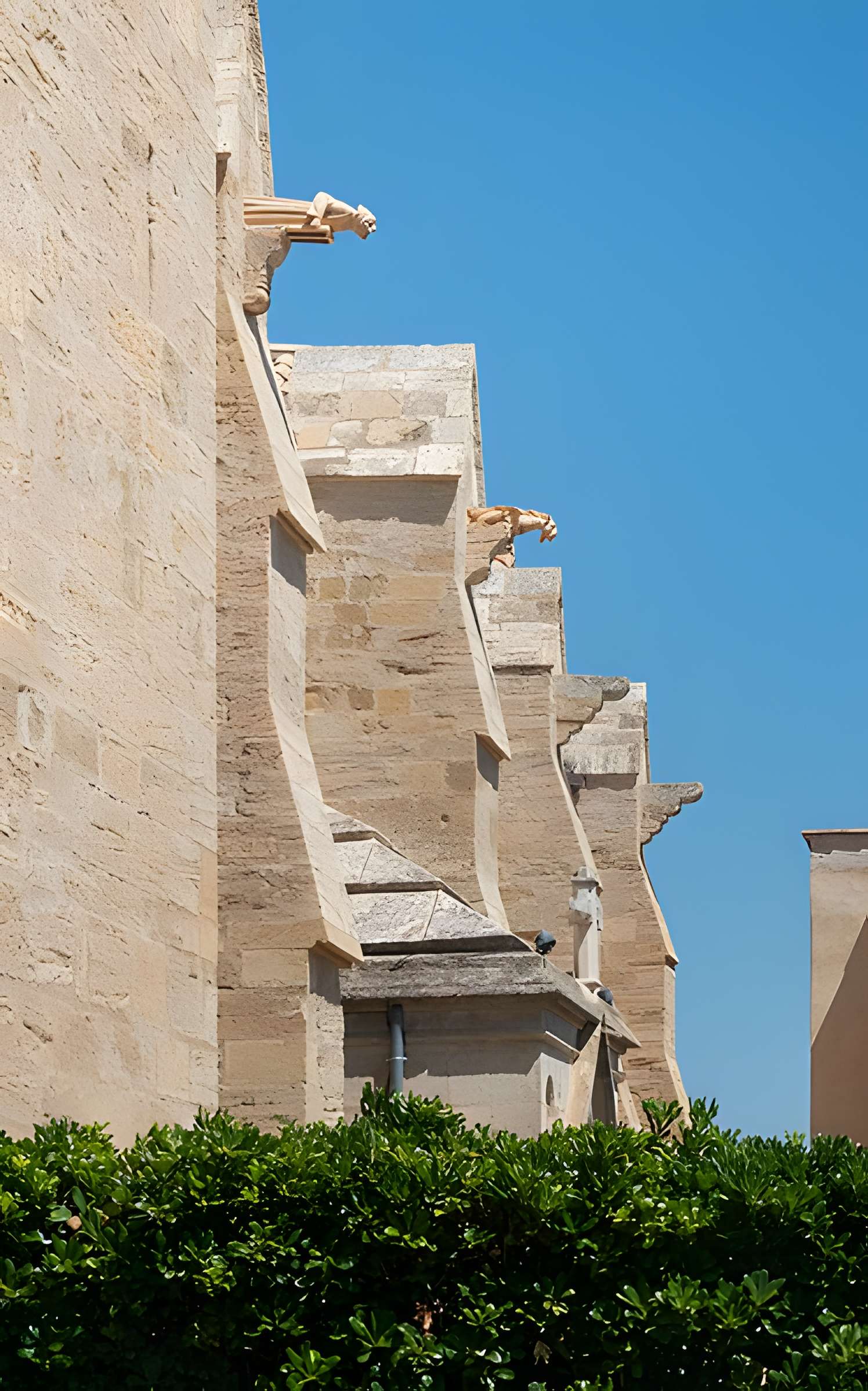 Église Saint-Laurent de Roujan