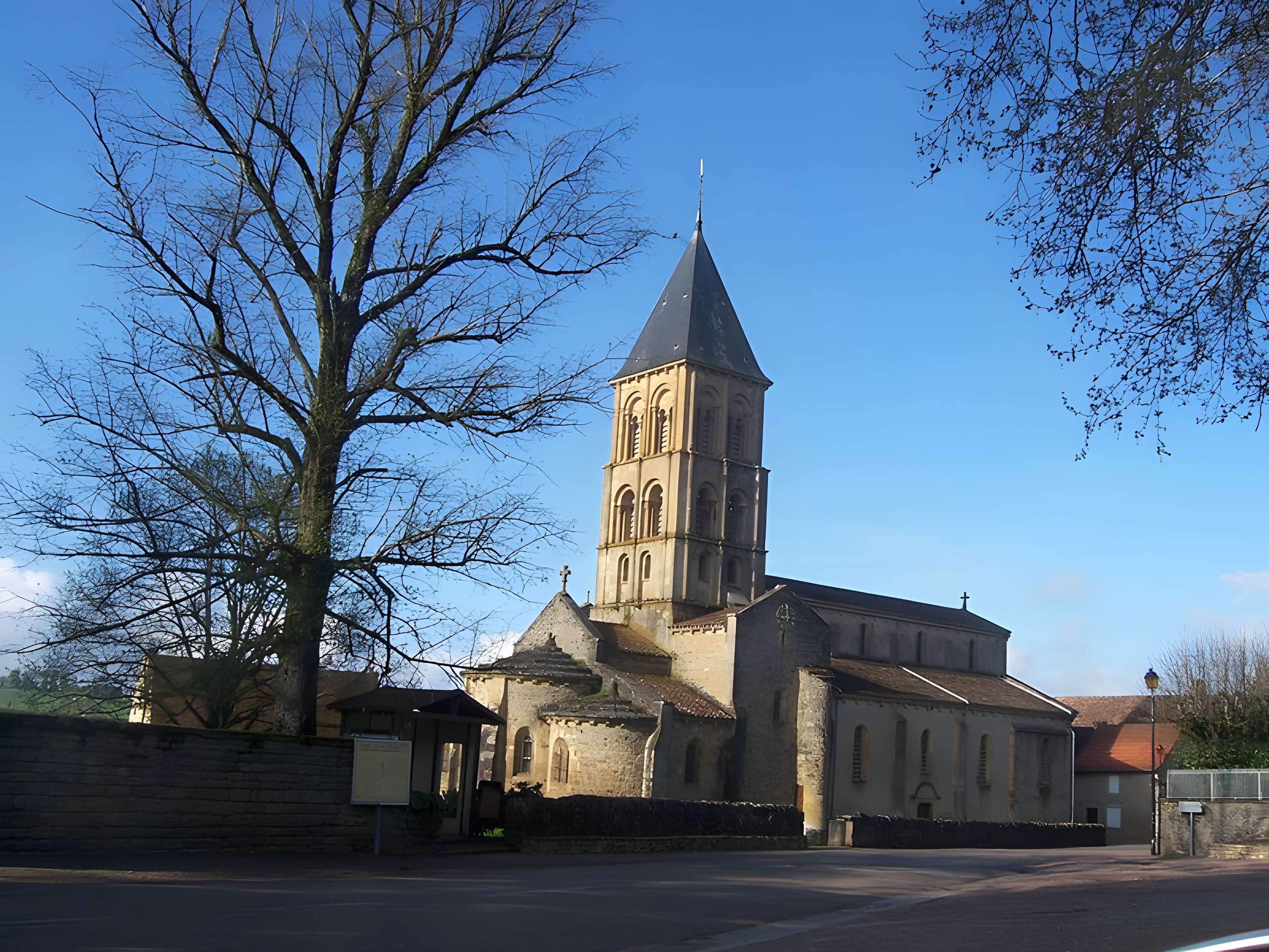 Église Saint-Laurent de Saint-Laurent-en-Brionnais