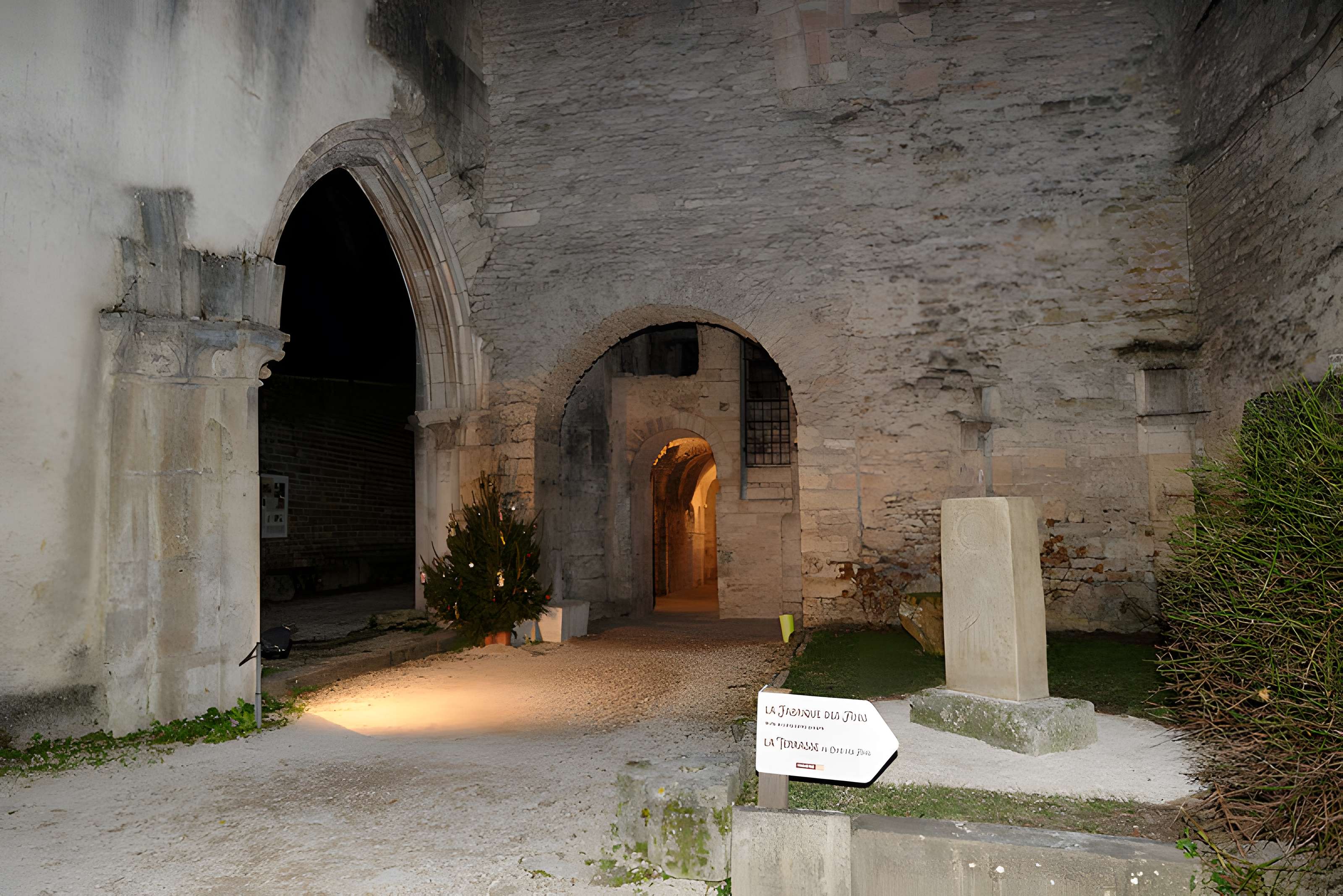 Abbaye Saint-Pierre de Flavigny-sur-Ozerain