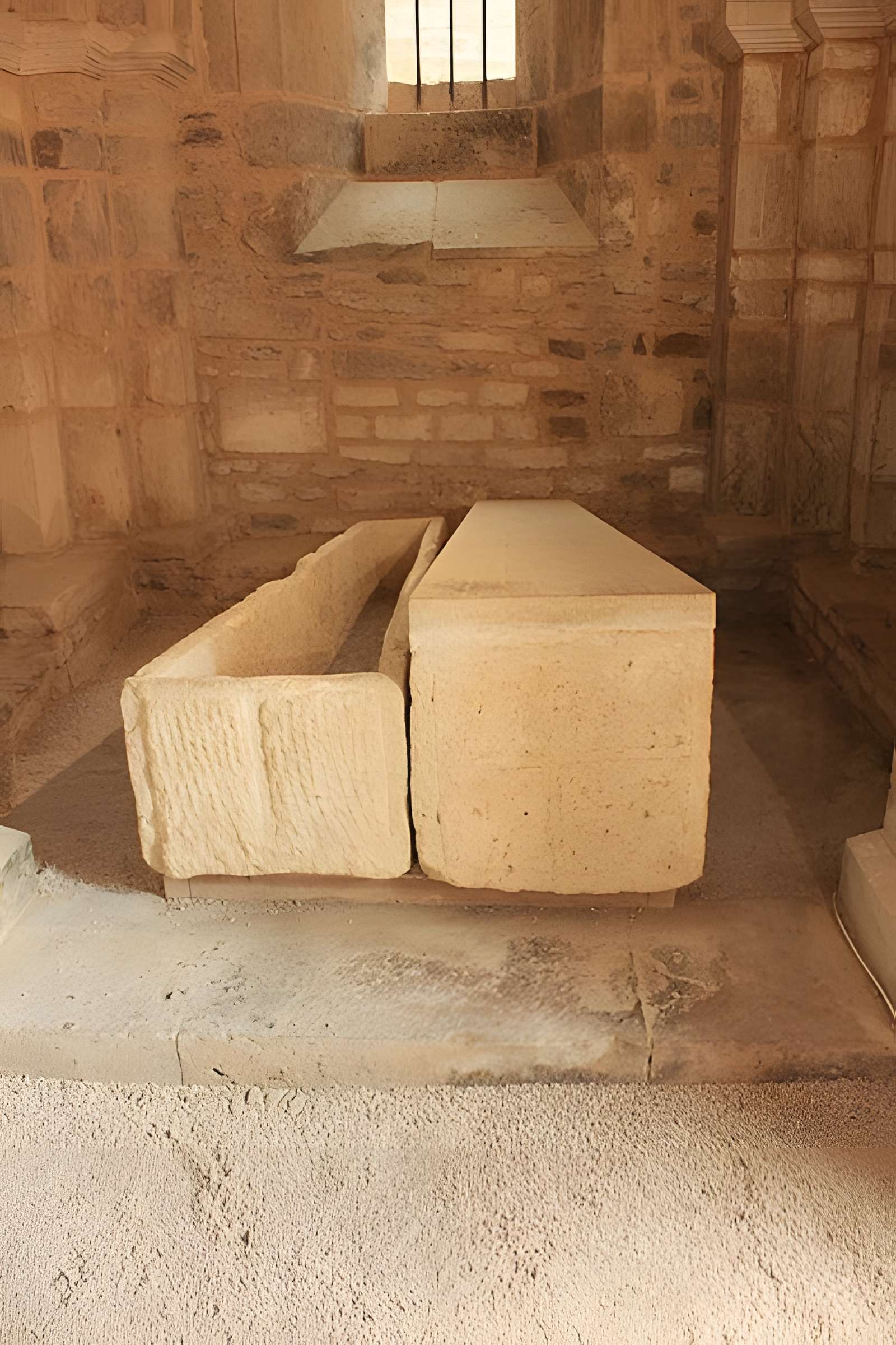 Abbaye Saint-Pierre de Flavigny-sur-Ozerain