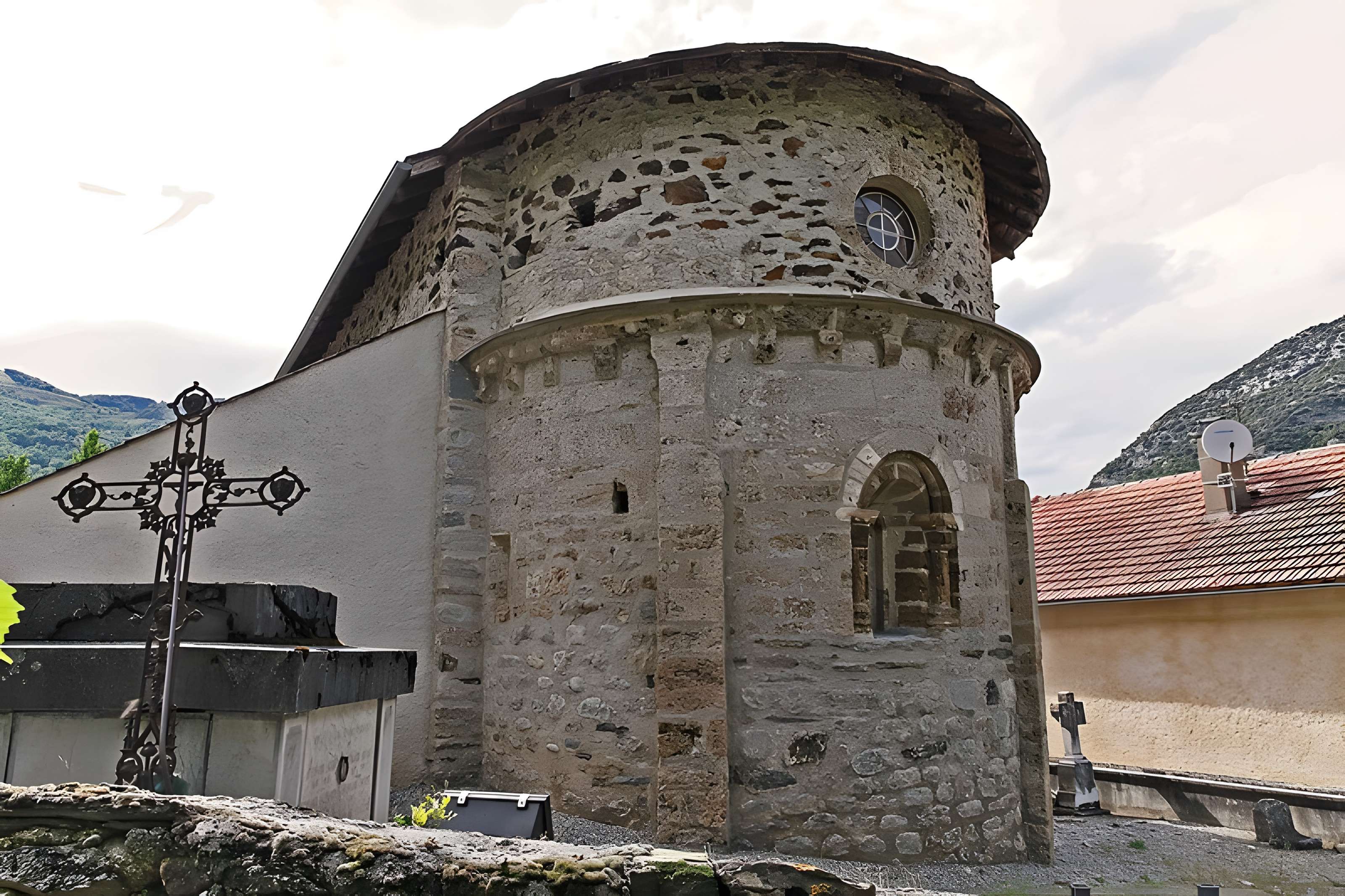 Église Saint-Laurent de Sinsat