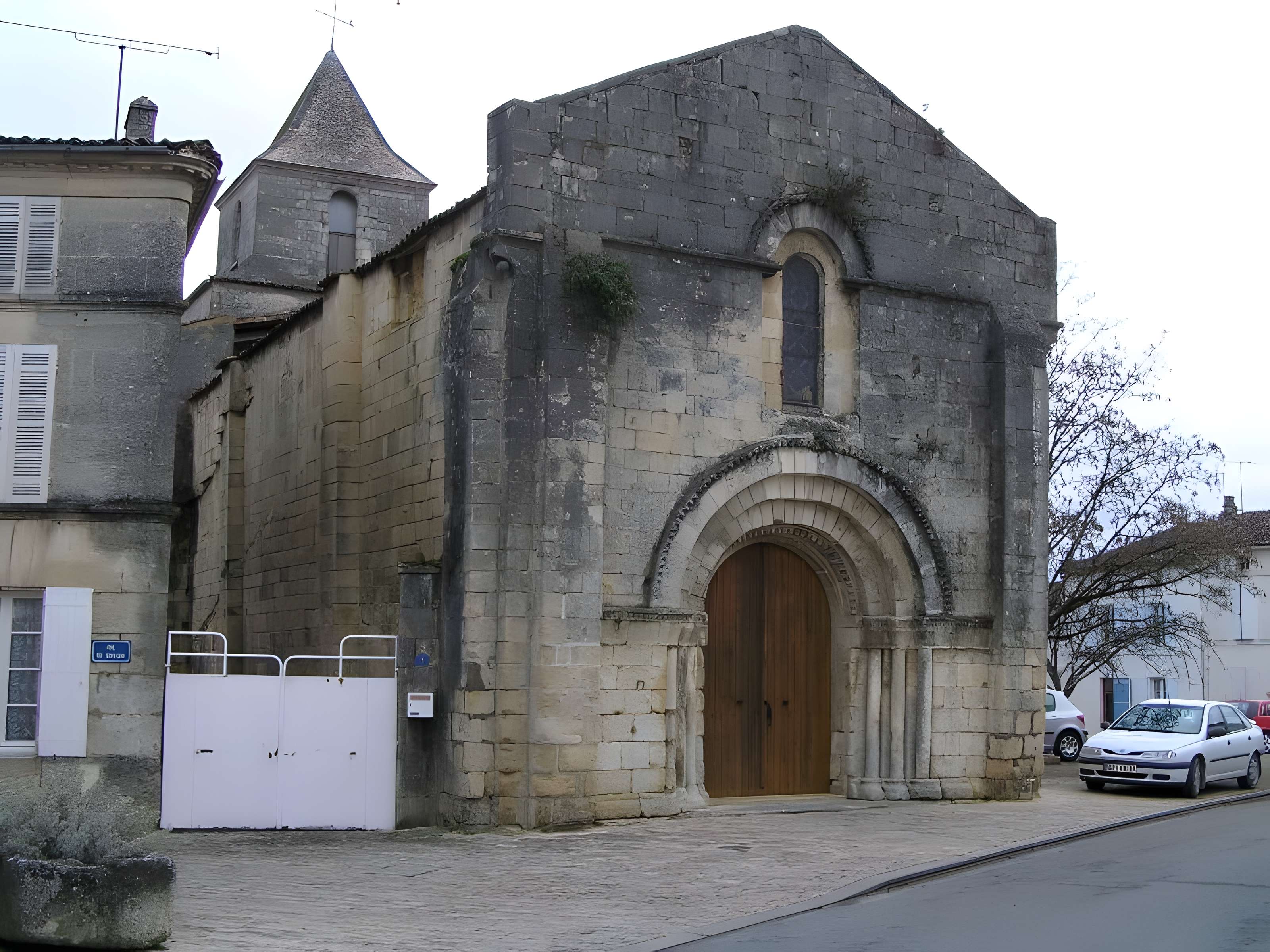 Église Saint-Léger de Burie 