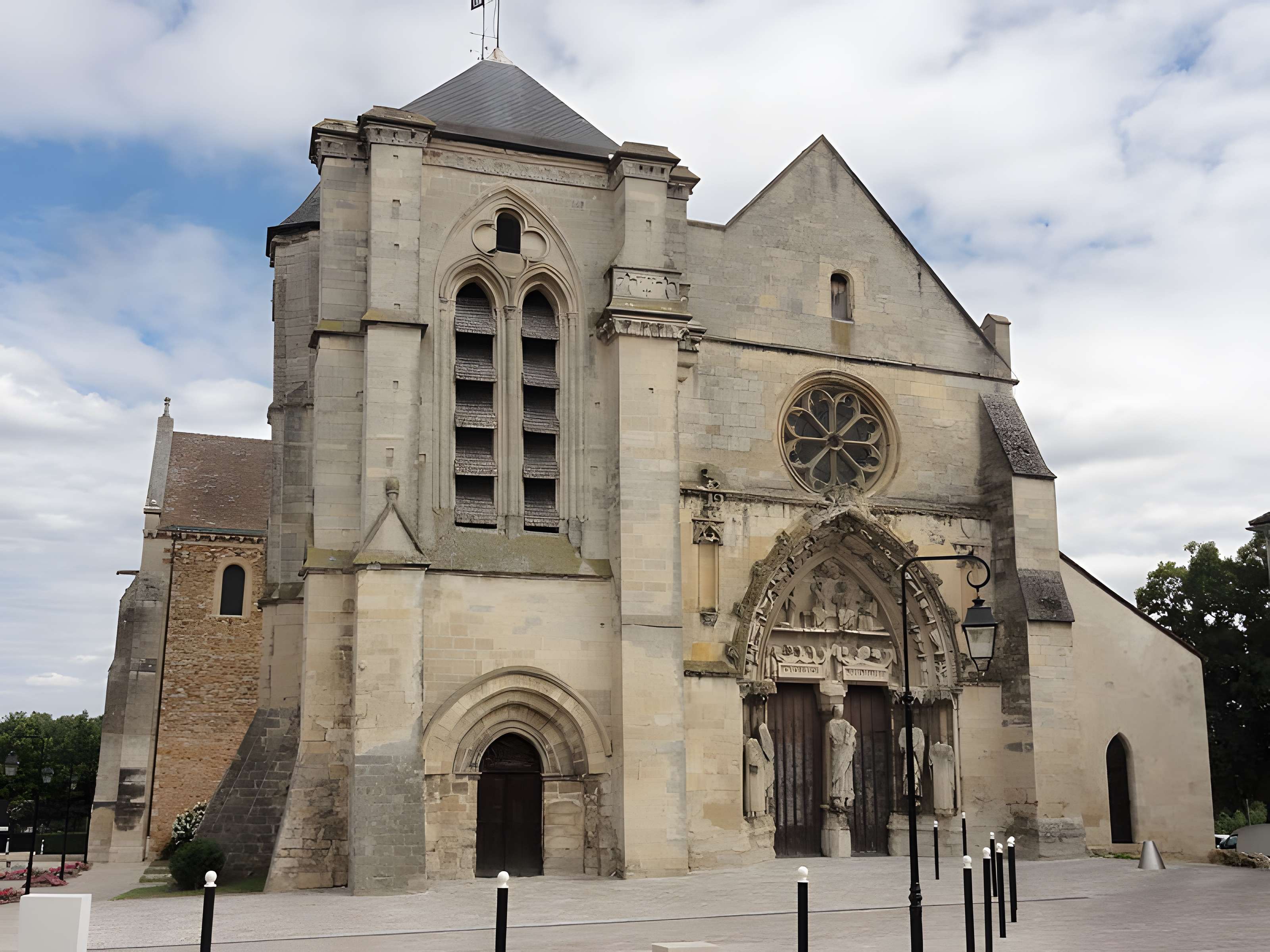 Basilique Notre-Dame-de-Bonne-Garde de Longpont-sur-Orge