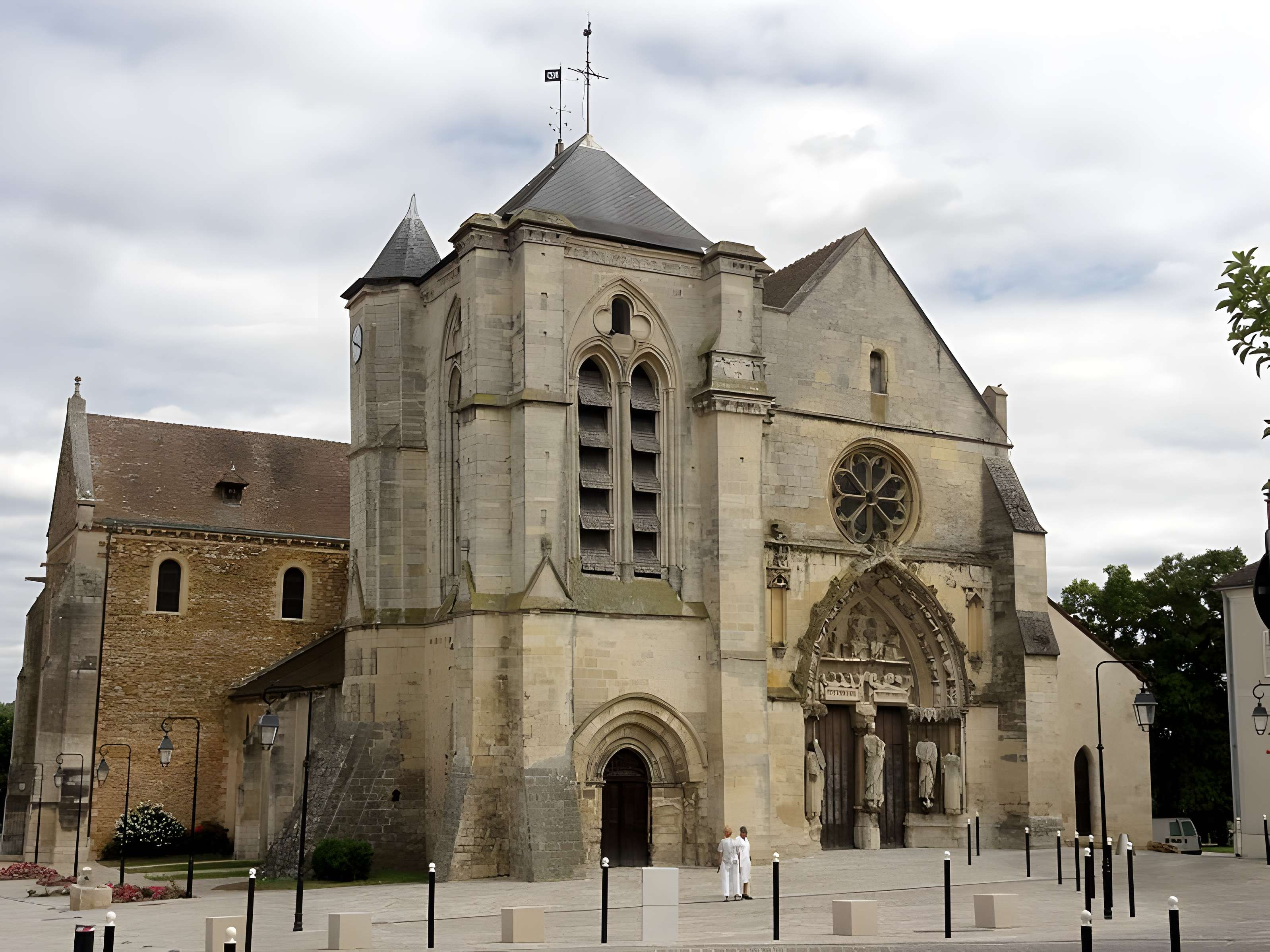 Basilique Notre-Dame-de-Bonne-Garde de Longpont-sur-Orge