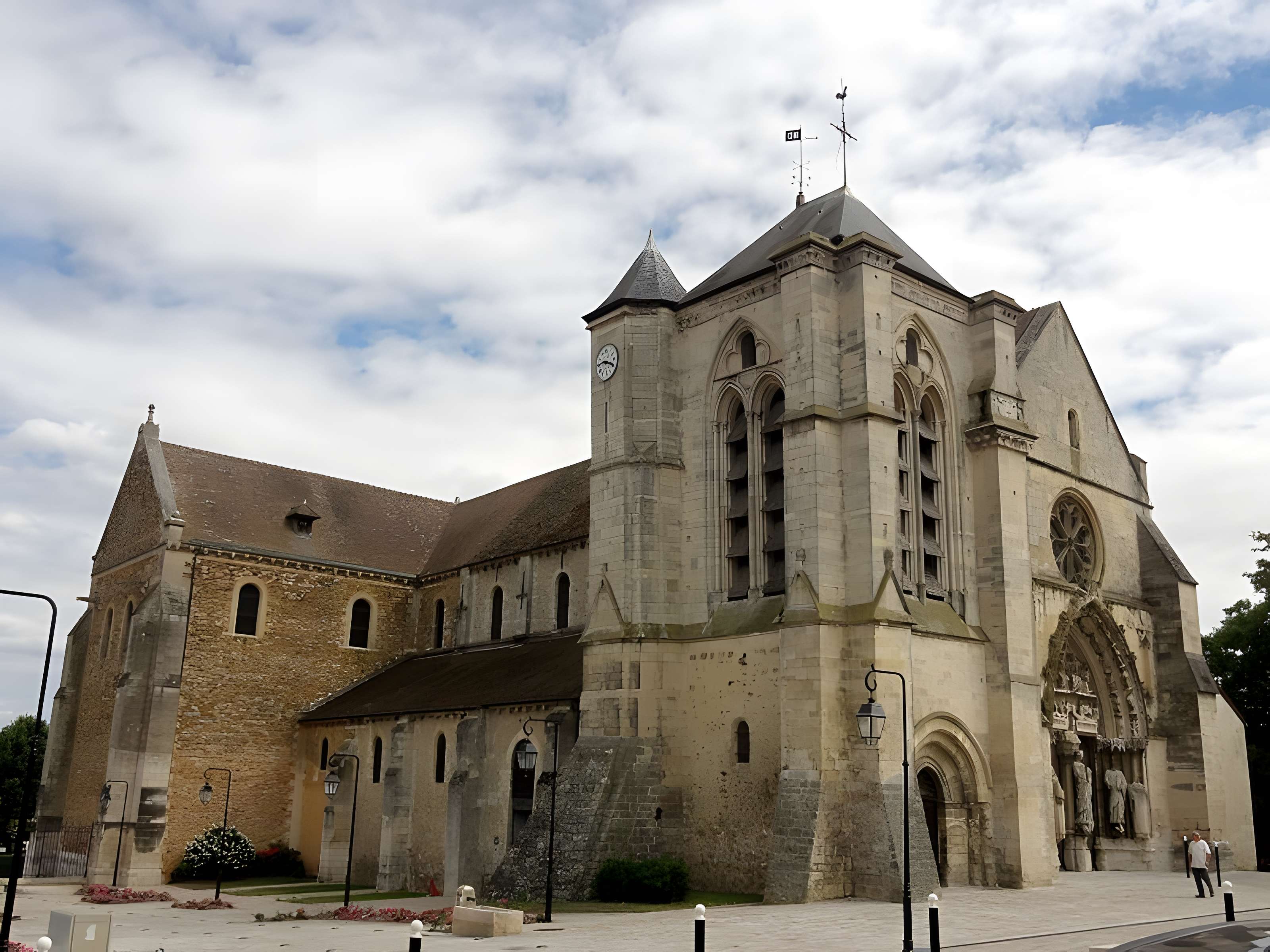 Basilique Notre-Dame-de-Bonne-Garde de Longpont-sur-Orge