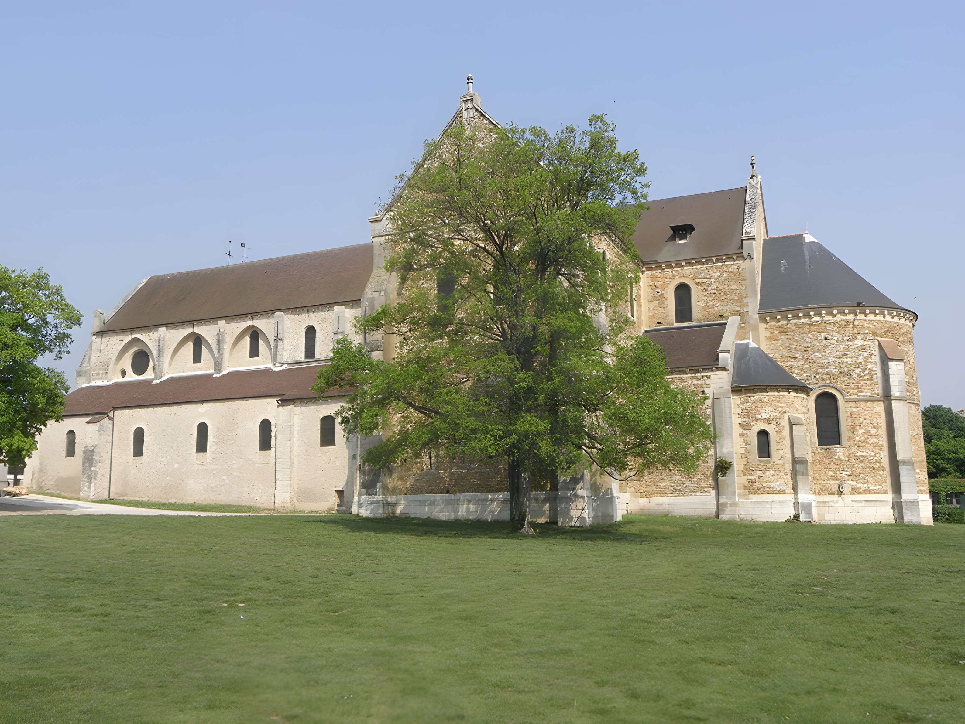 Basilique Notre-Dame-de-Bonne-Garde de Longpont-sur-Orge
