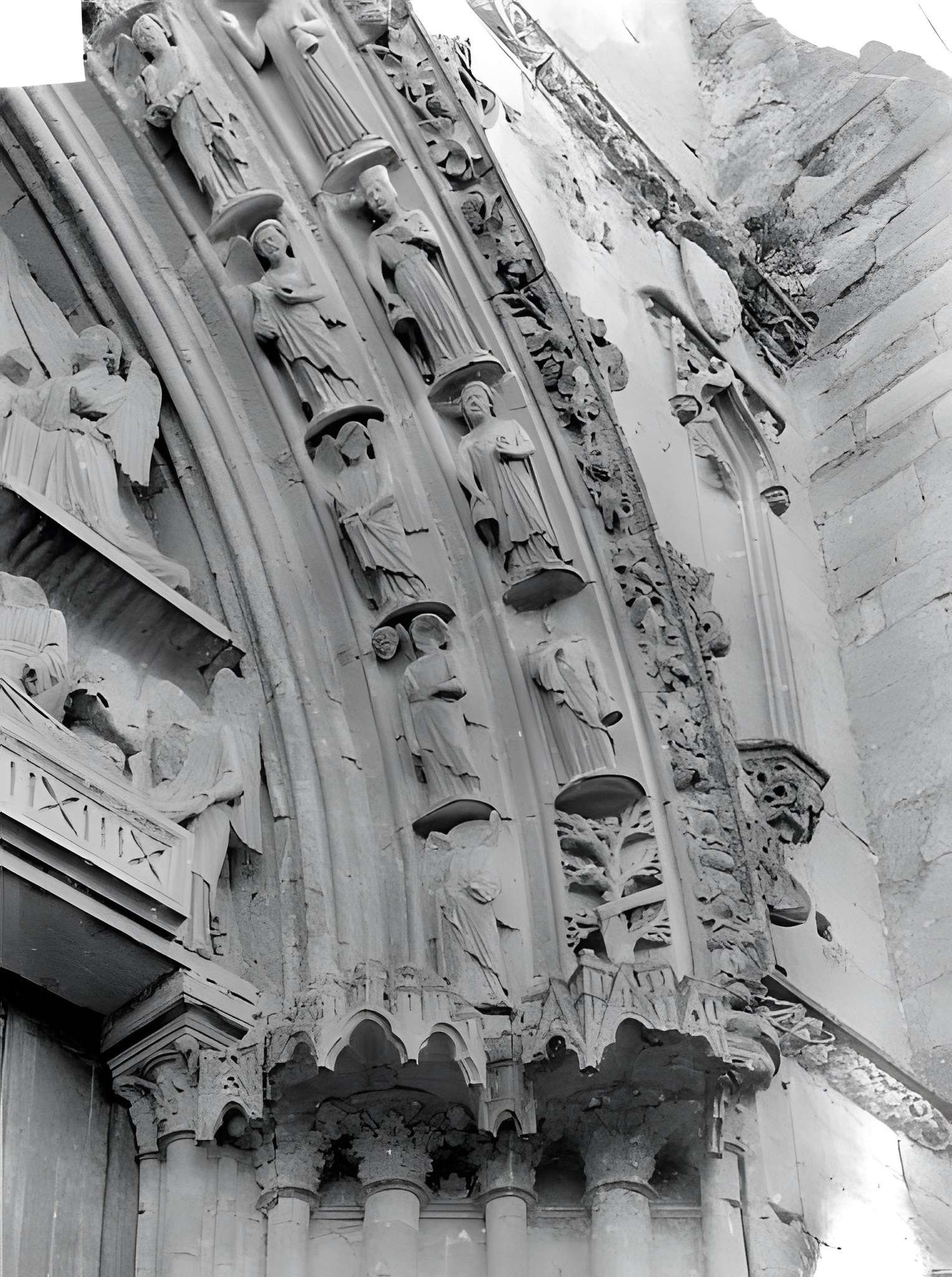 Basilique Notre-Dame-de-Bonne-Garde de Longpont-sur-Orge