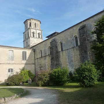 Abbaye Saint-Pierre de Vertheuil