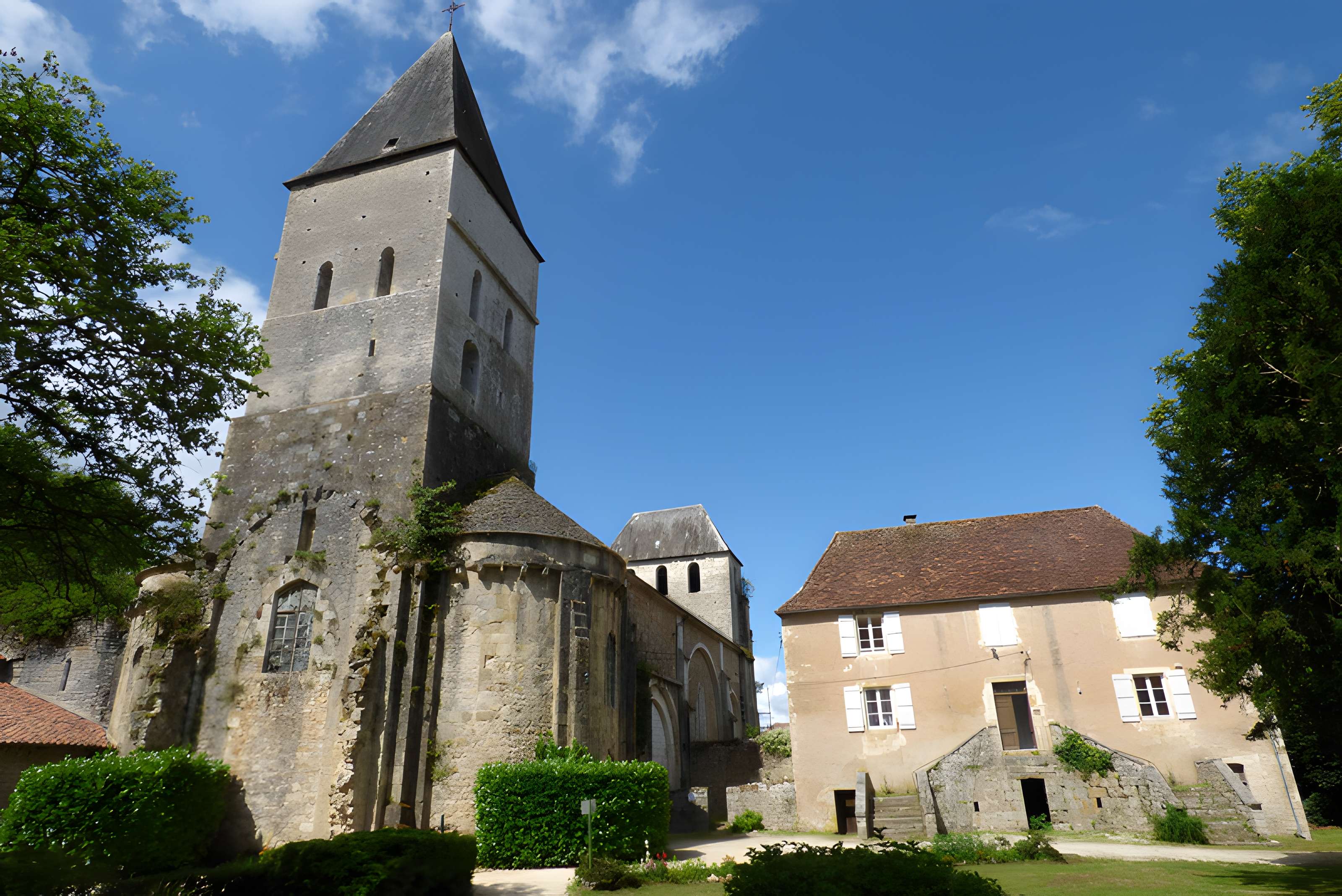 Abbaye Saint-Pierre-ès-Liens de Tourtoirac