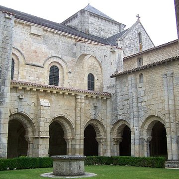 Abbaye Saint-Vincent de Nieul-sur-lAutise