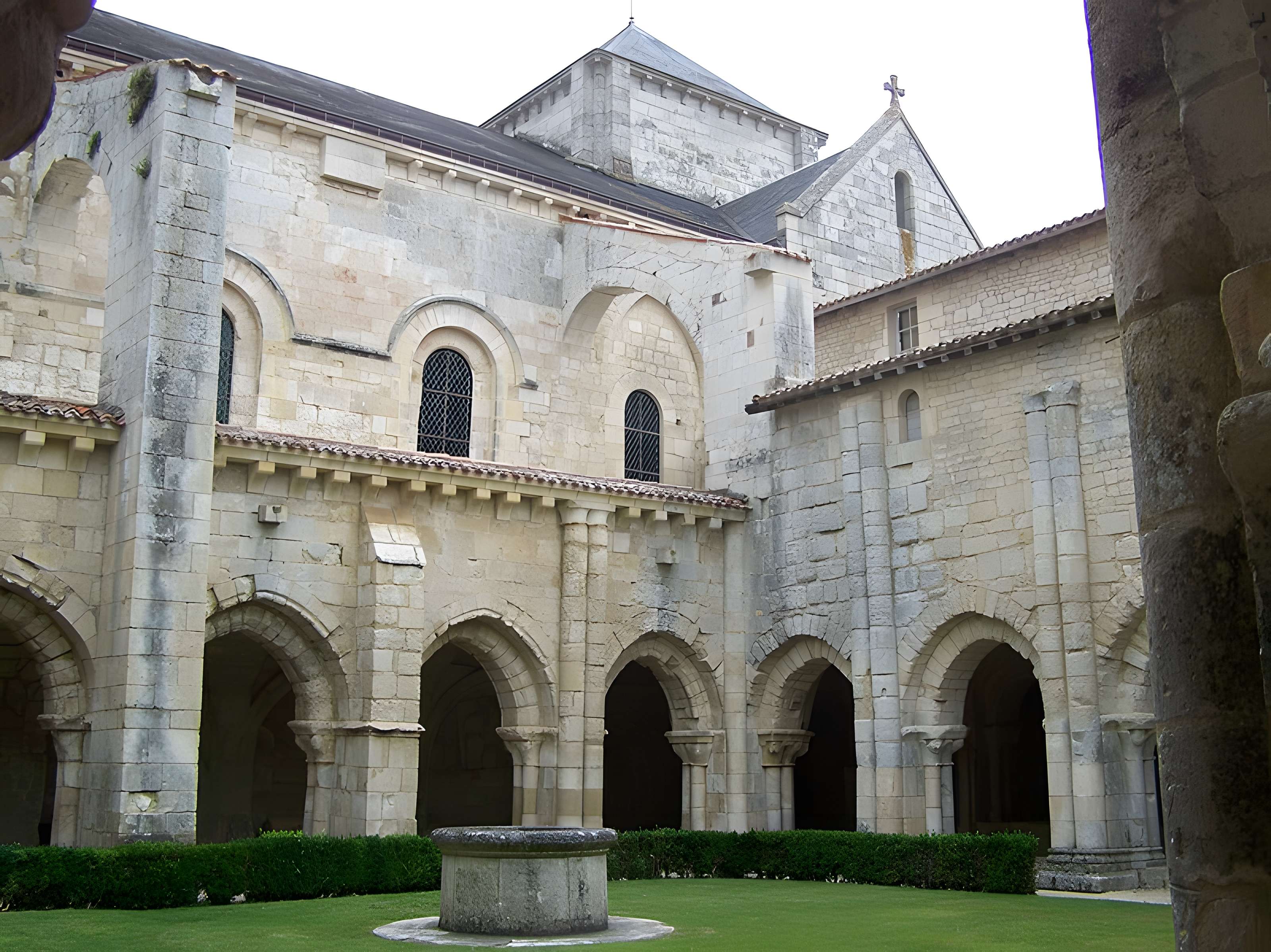Abbaye Saint-Vincent de Nieul-sur-l'Autise