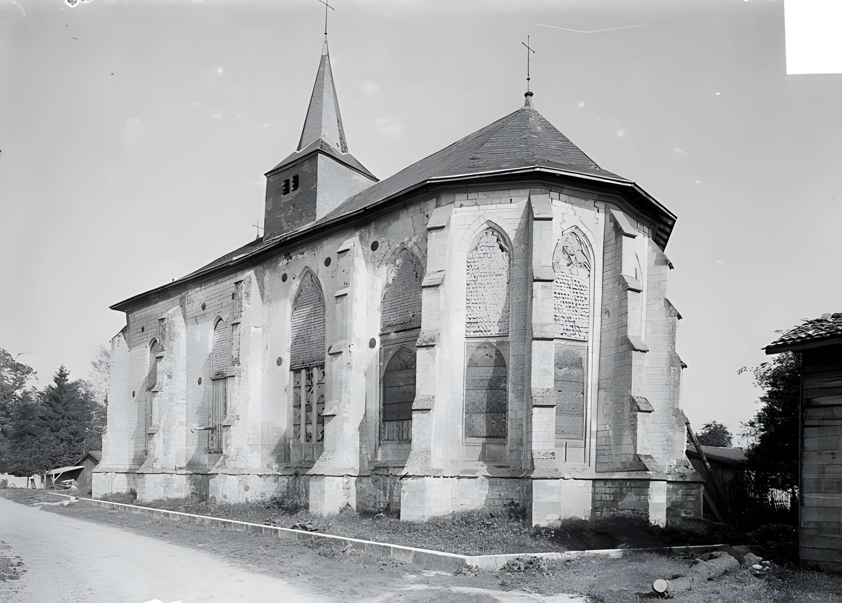 Église Saint-Louvent de Vauclerc et croix