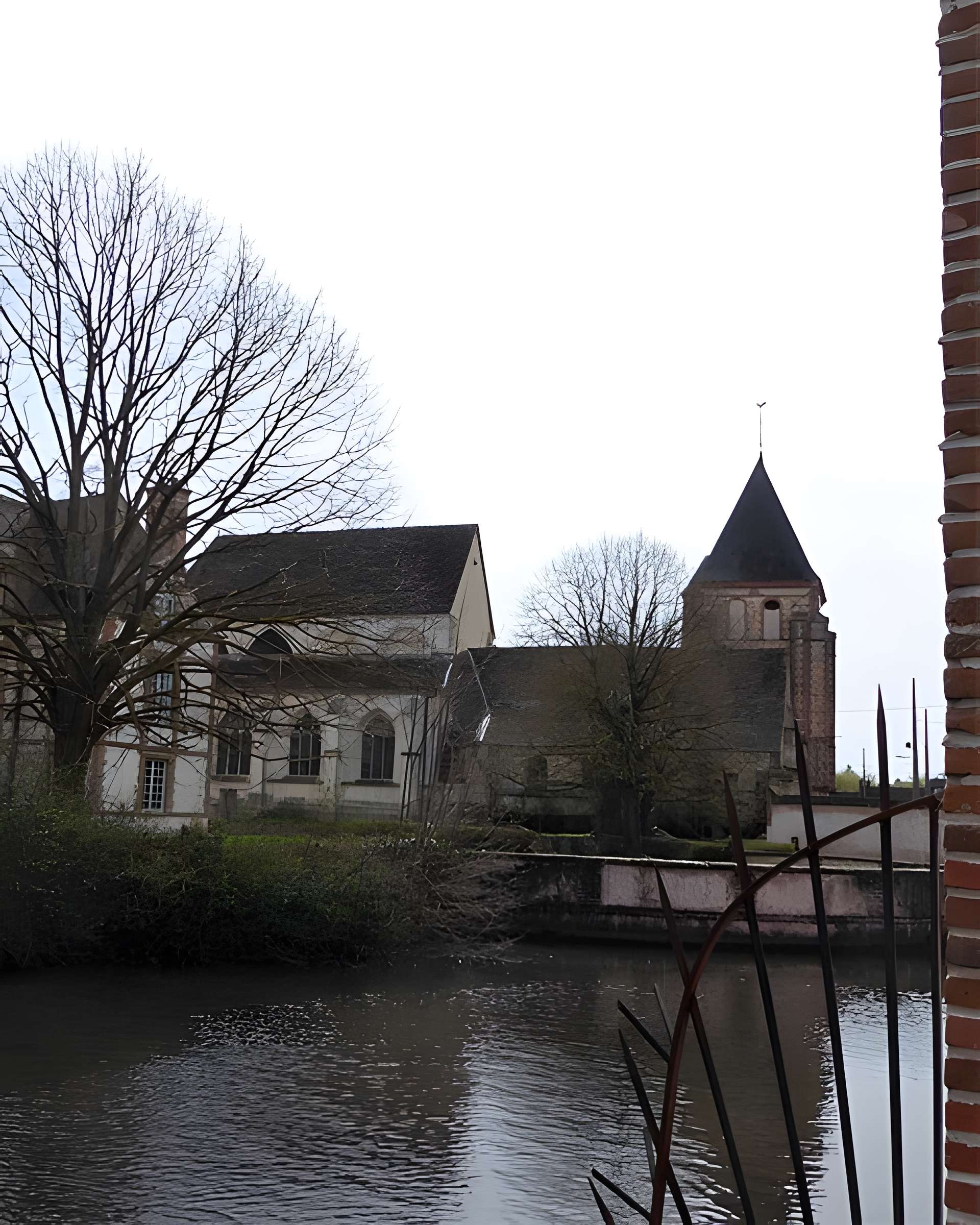 Église Saint-Lubin de Saint-Lubin-des-Joncherets
