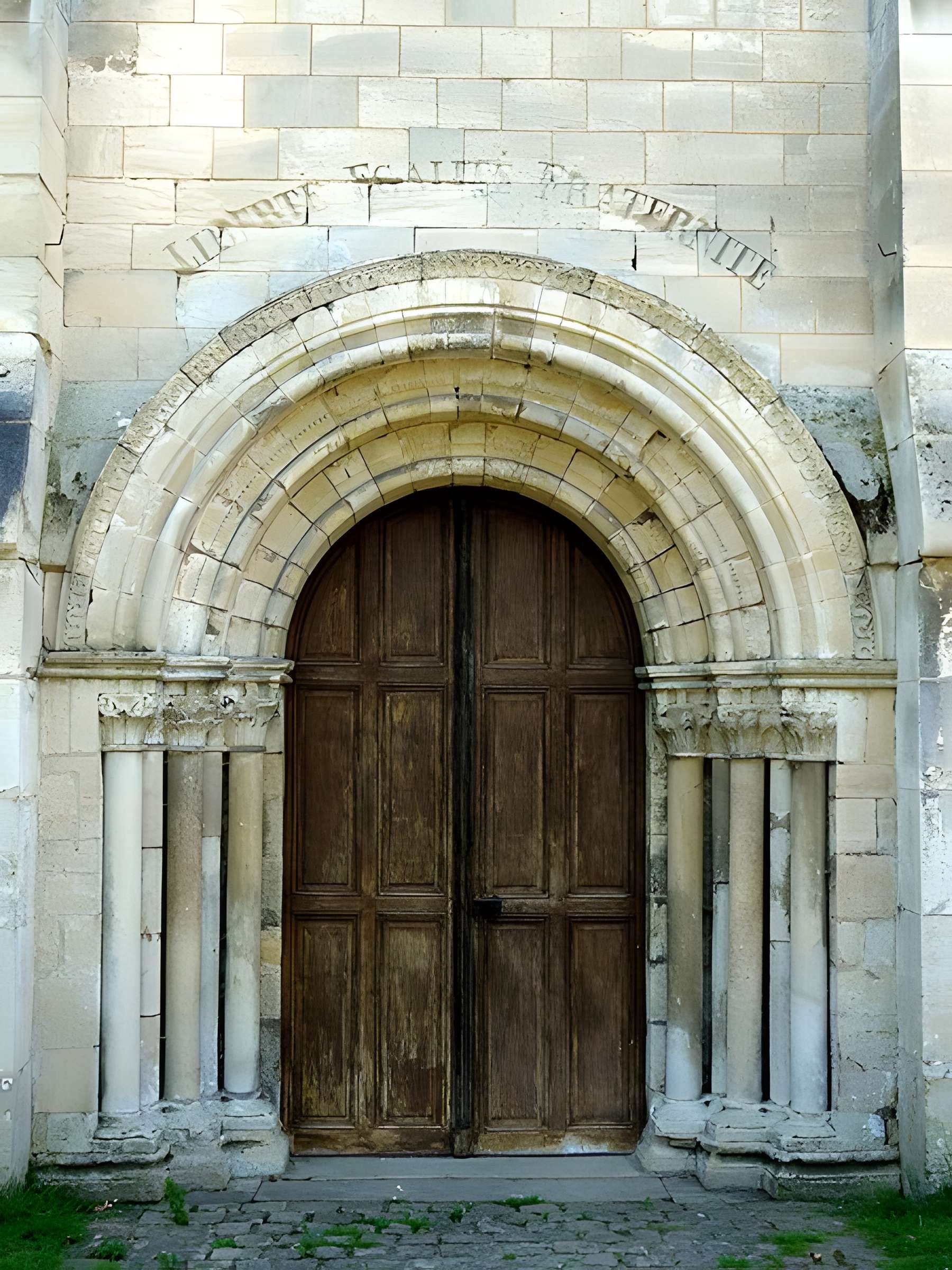Église Saint-Lucien d'Avernes