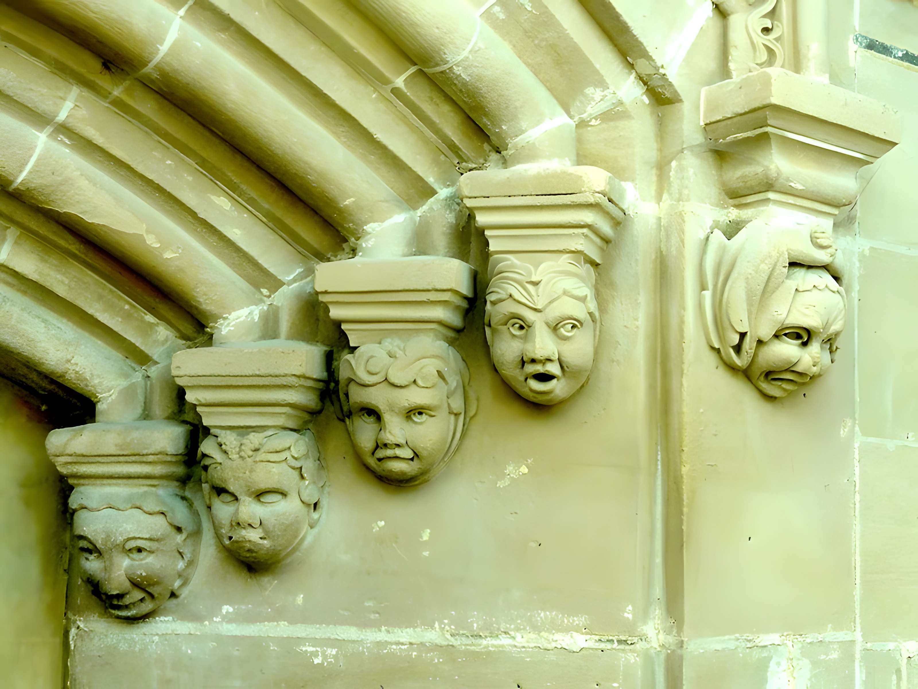 Église Saint-Lucien d'Avernes