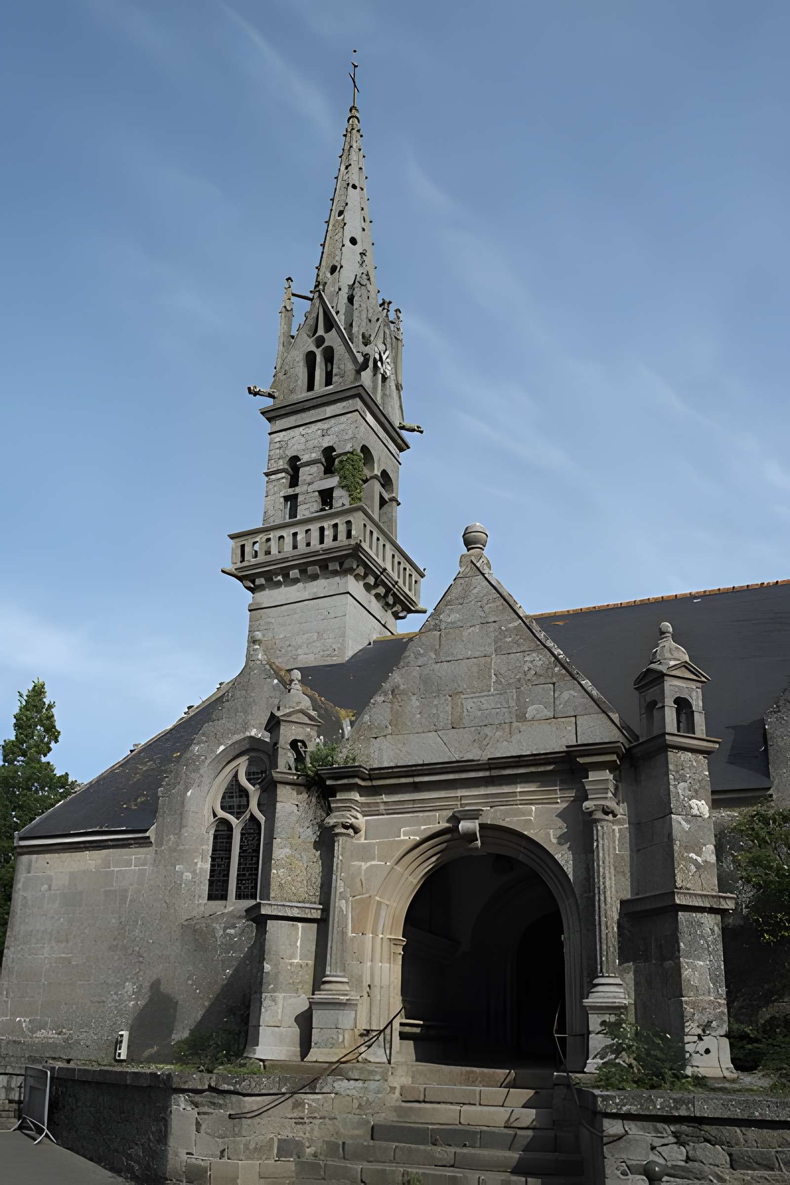 Église Saint-Mahouarn de Plomodiern