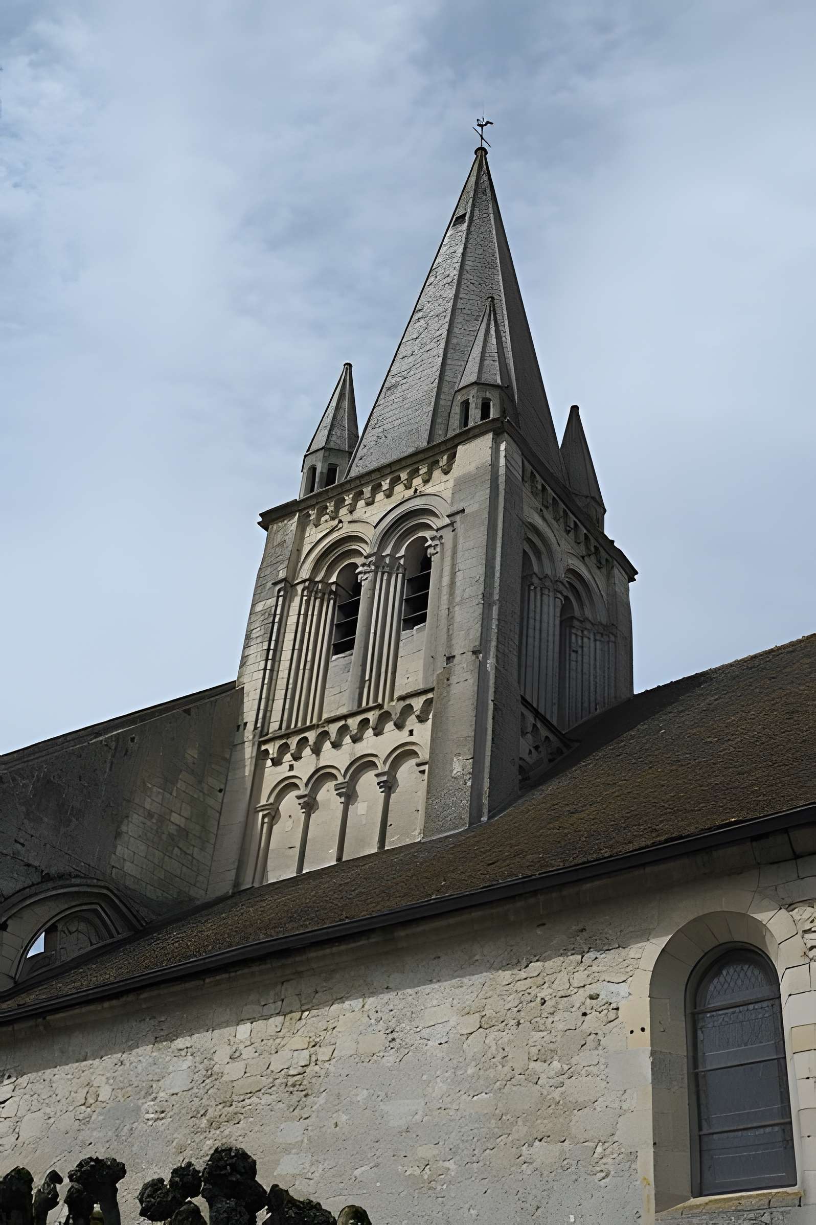 Église Saint-Mandé-Saint-Jean de Ferrière-Larçon