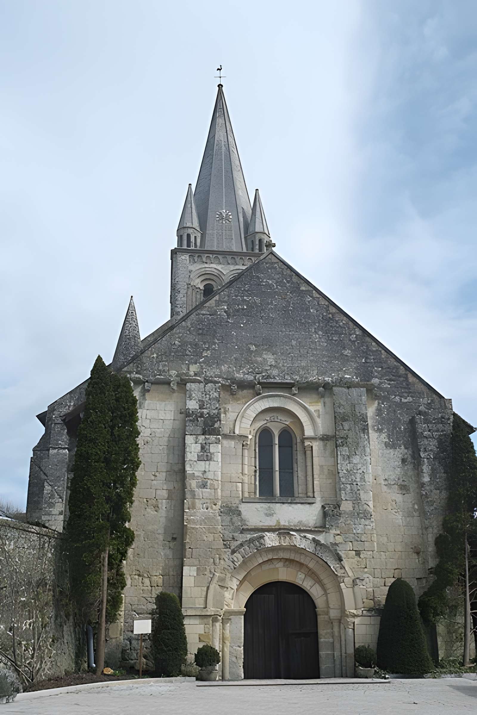 Église Saint-Mandé-Saint-Jean de Ferrière-Larçon