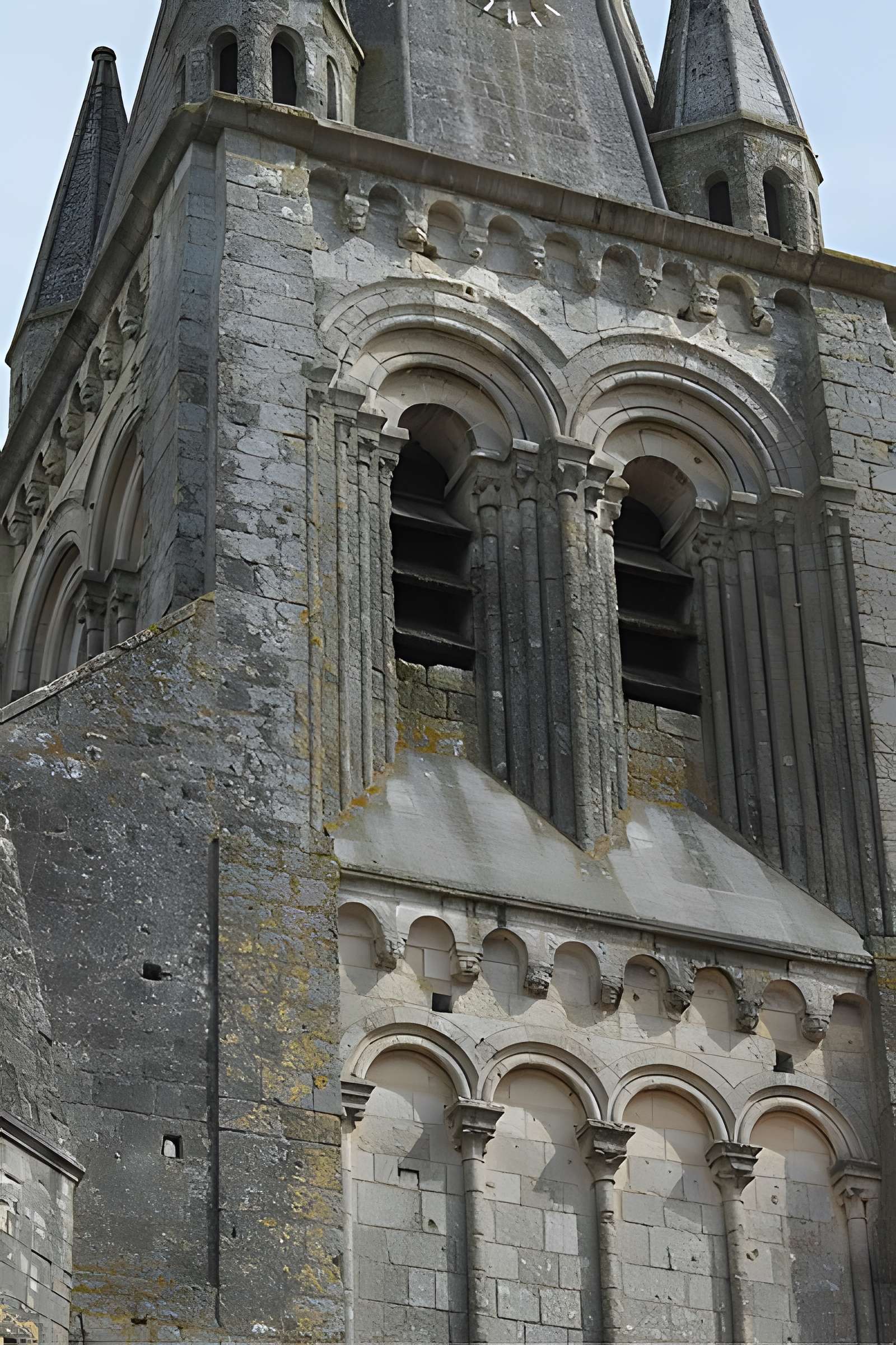 Église Saint-Mandé-Saint-Jean de Ferrière-Larçon